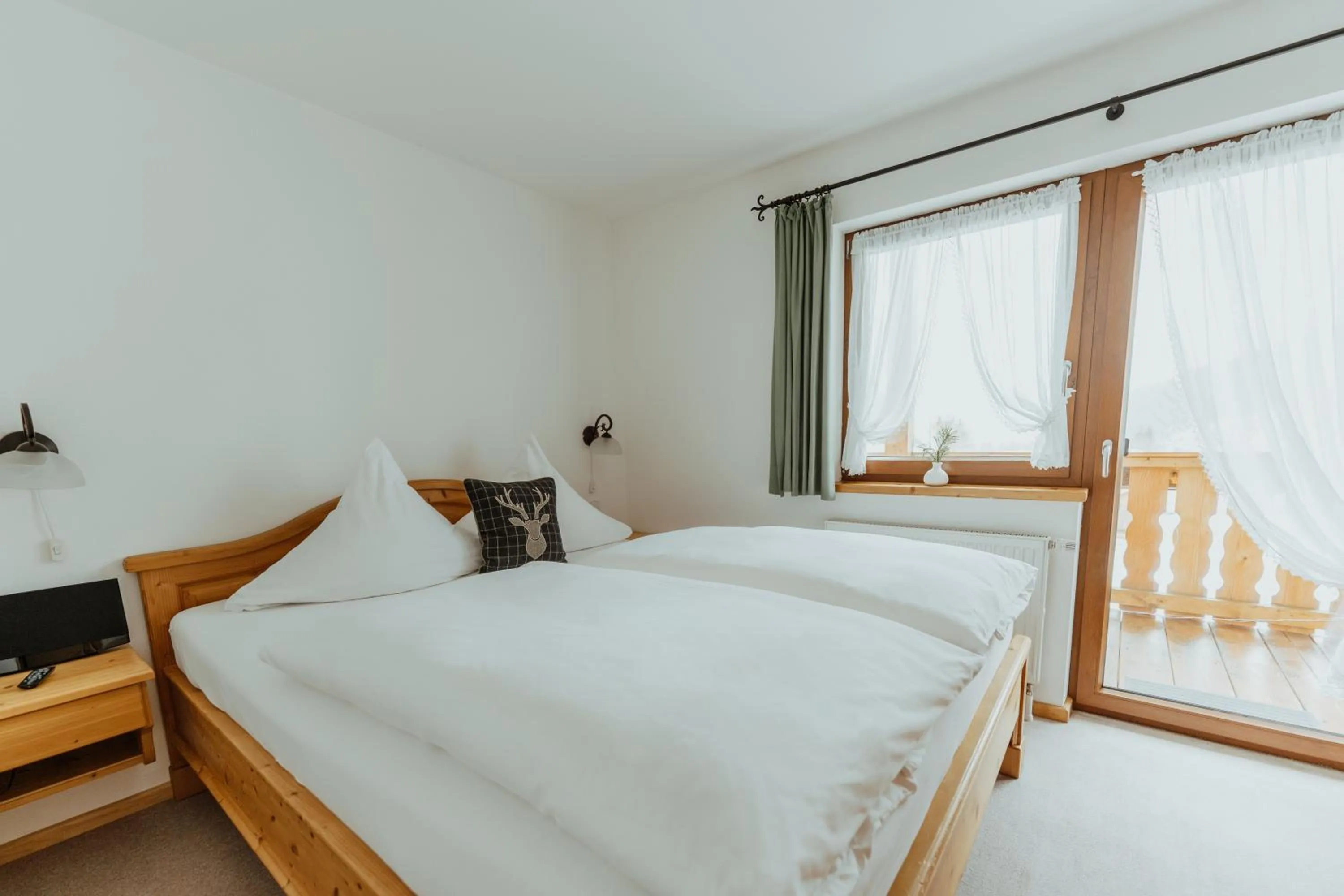 Bedroom, Bed in Schwarzwald-Hotel Kraeutle