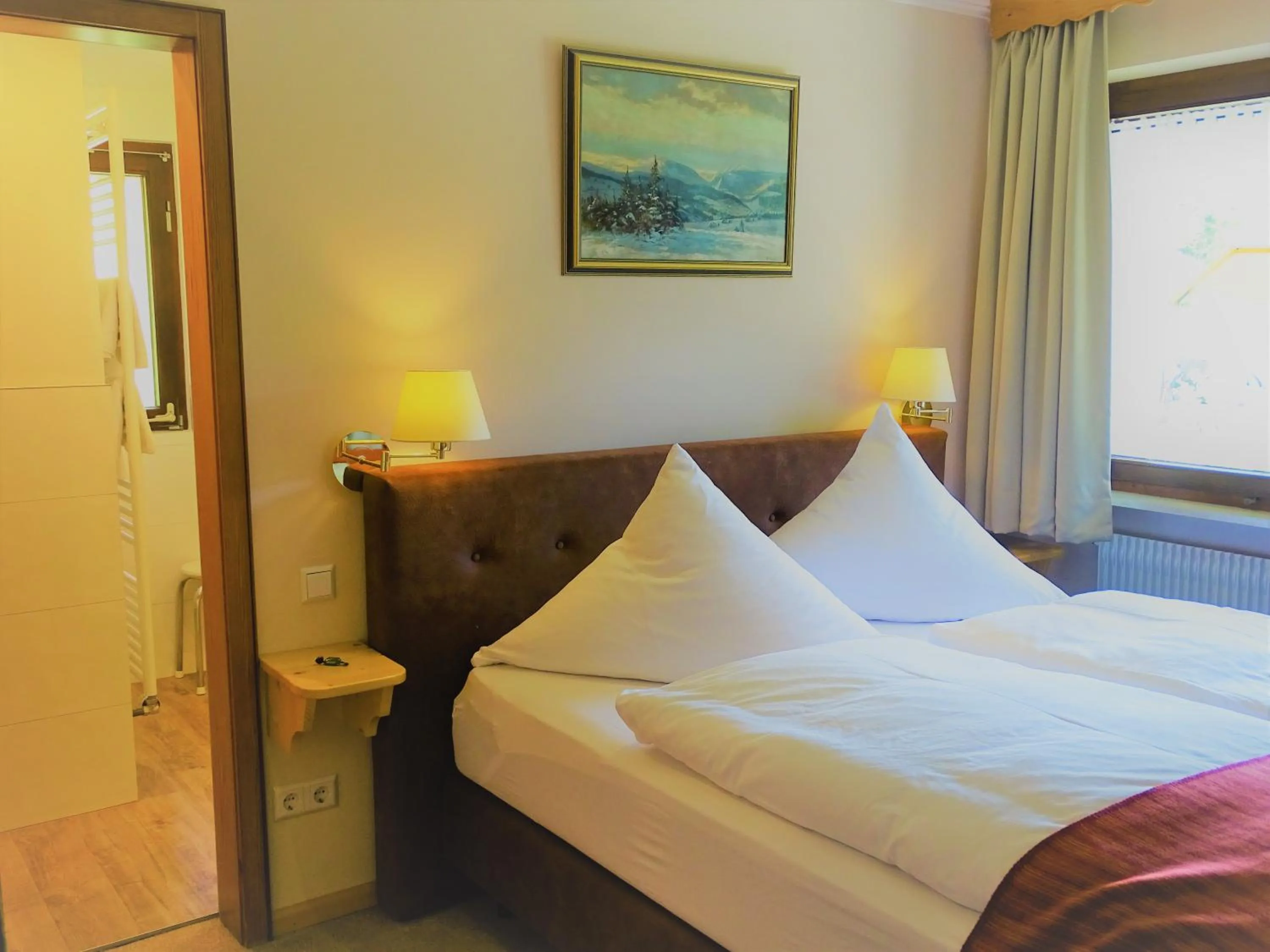 Photo of the whole room, Bed in Schwarzwald-Hotel Kraeutle