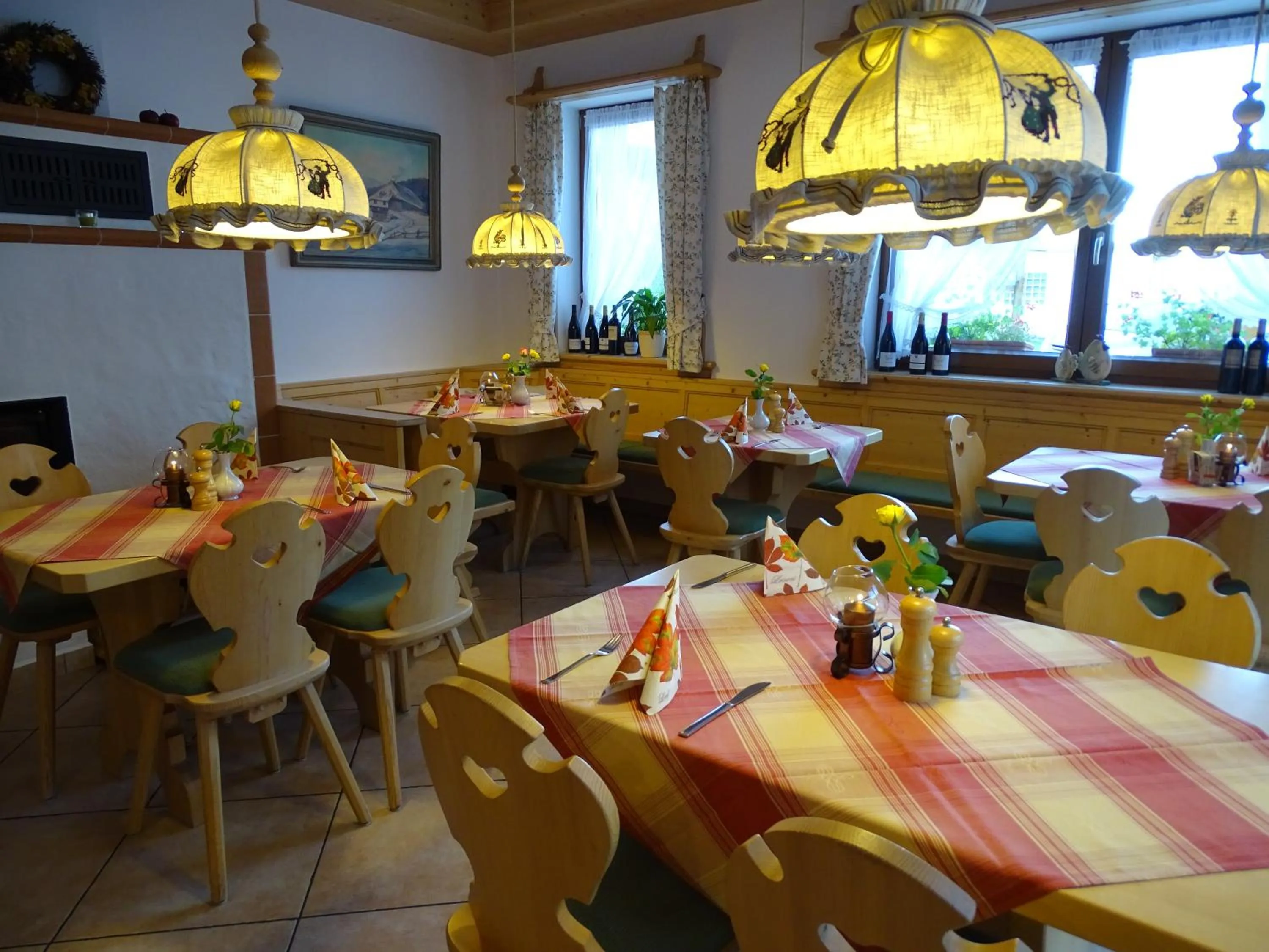 Restaurant/places to eat in Schwarzwald-Hotel Kraeutle