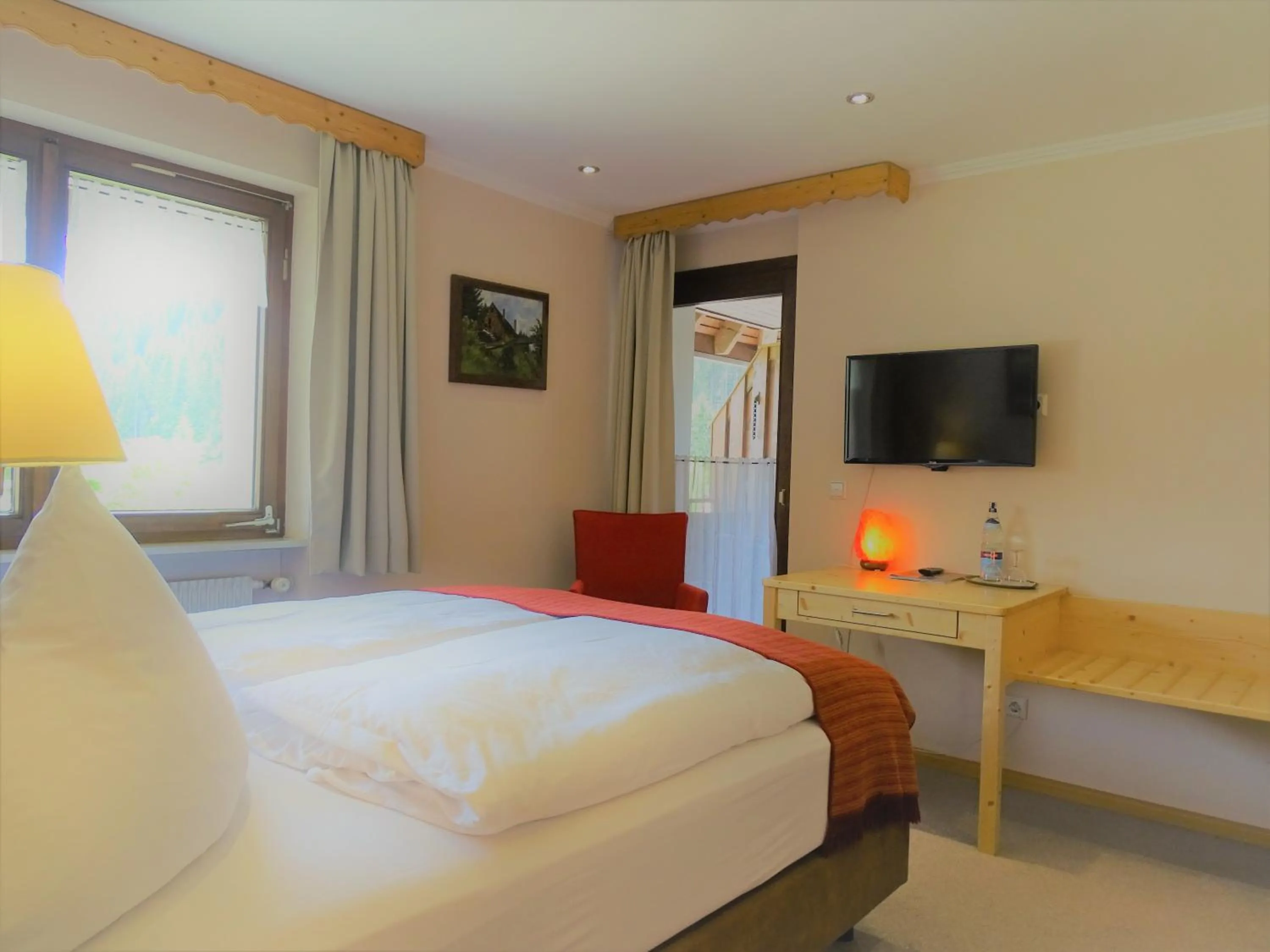 TV and multimedia, Bed in Schwarzwald-Hotel Kraeutle