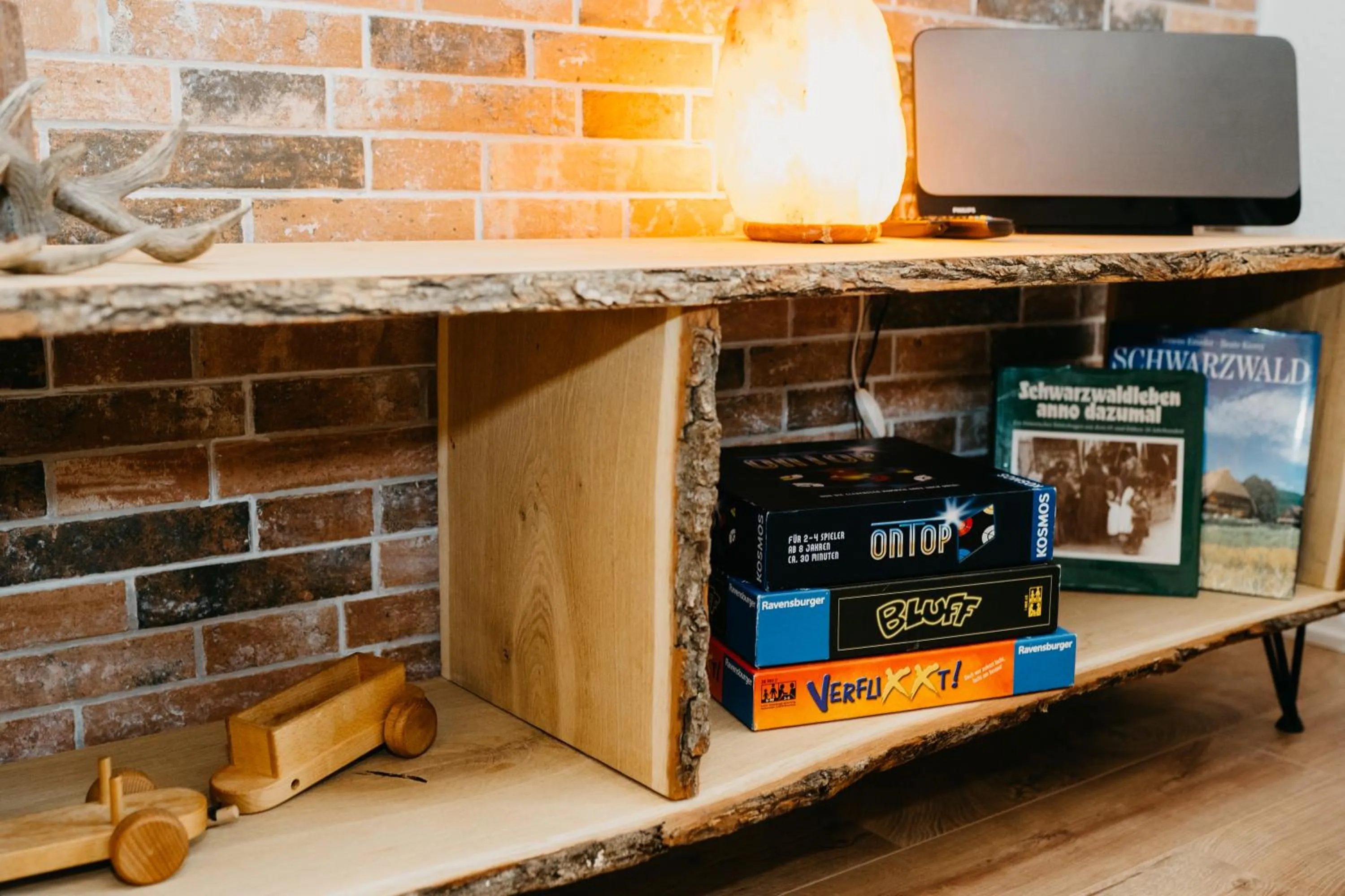 Communal lounge/ TV room in Schwarzwald-Hotel Kraeutle