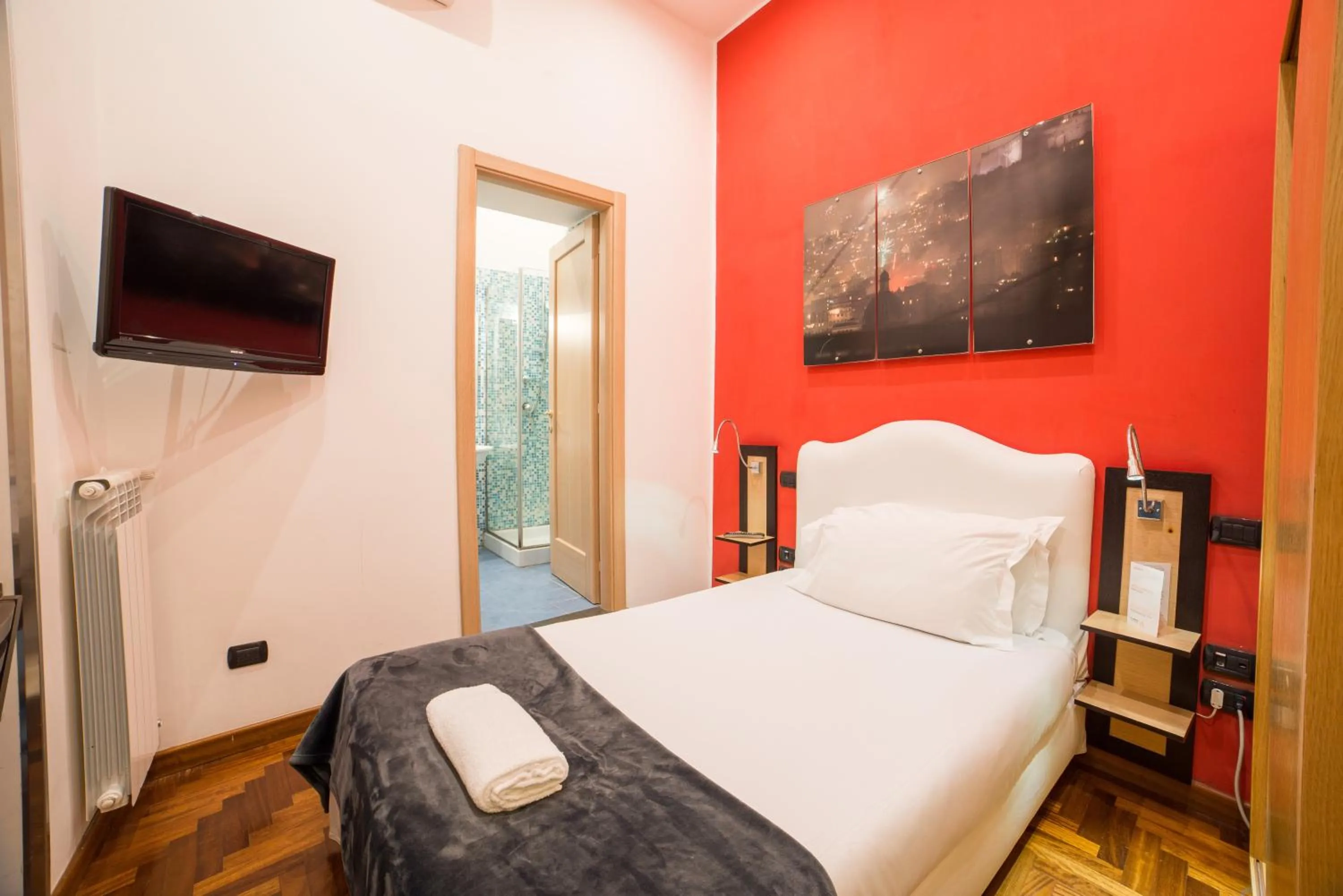 Bathroom, Bed in B&B Chiaia 32