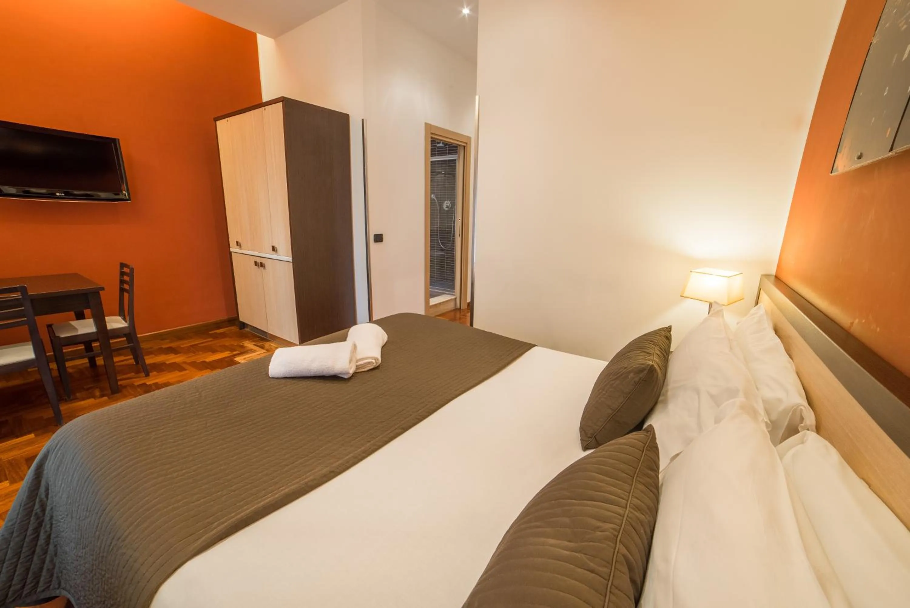 Kitchen or kitchenette, Bed in B&B Chiaia 32