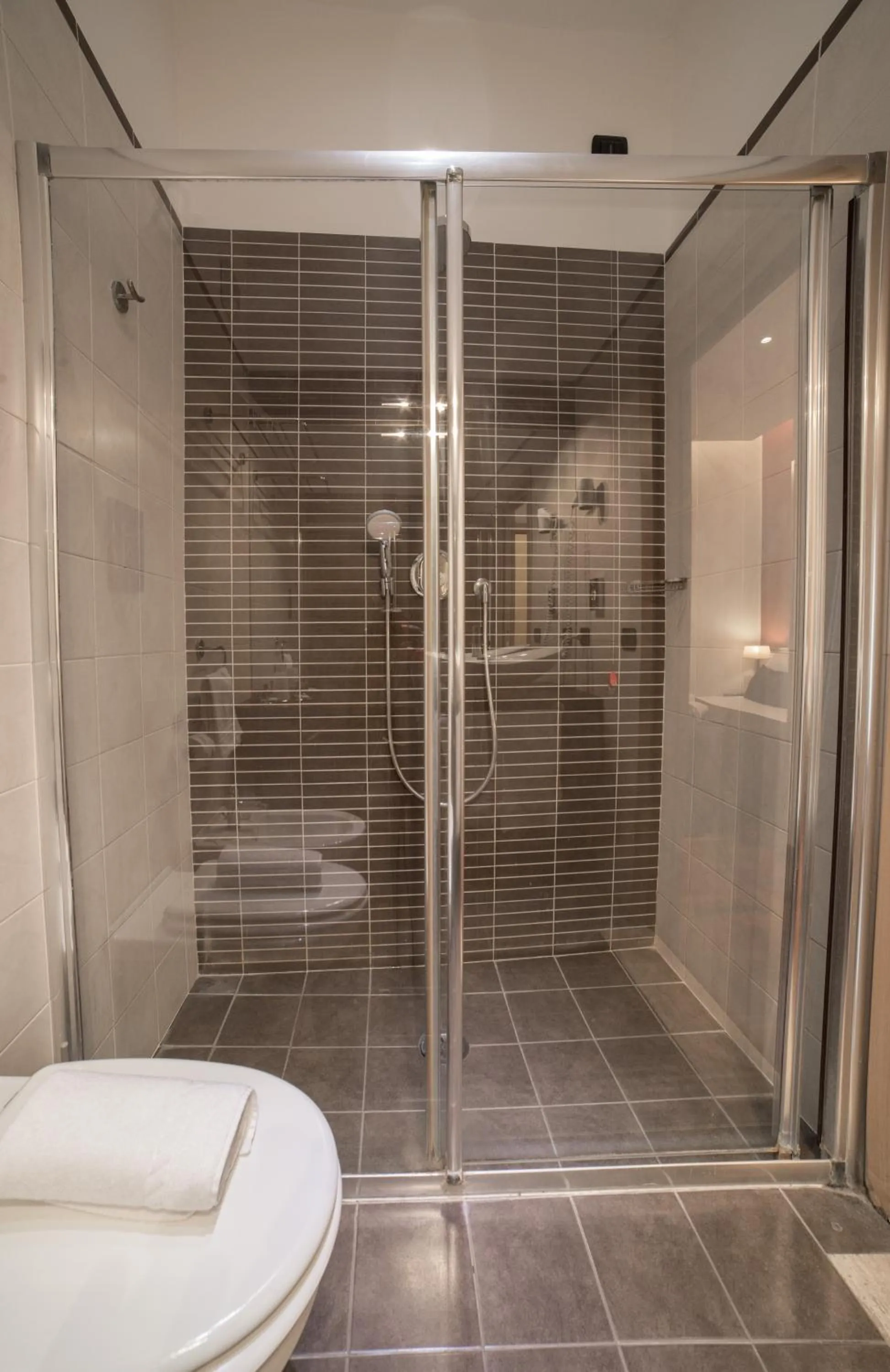 Shower in B&B Chiaia 32