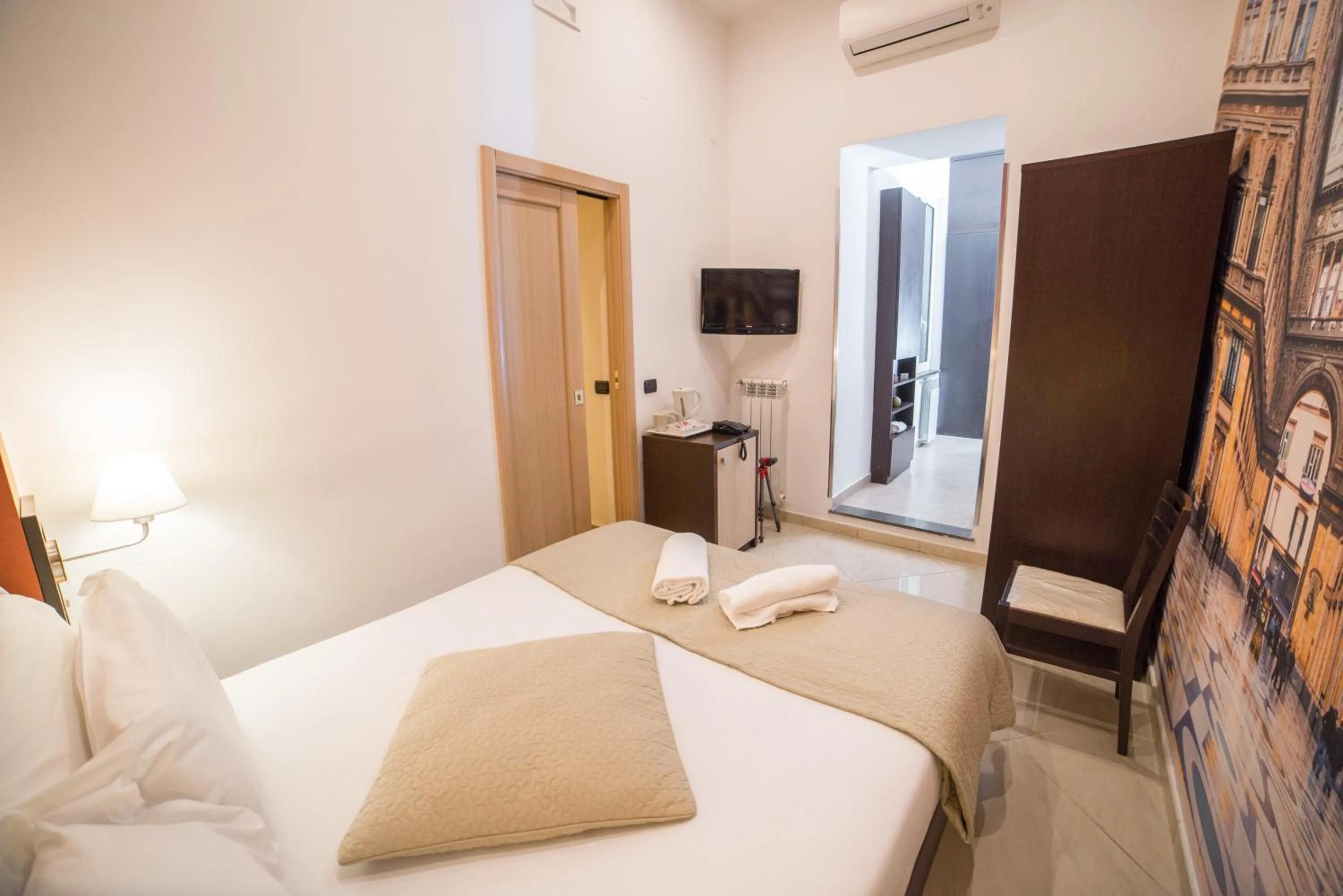 TV and multimedia, Bed in B&B Chiaia 32