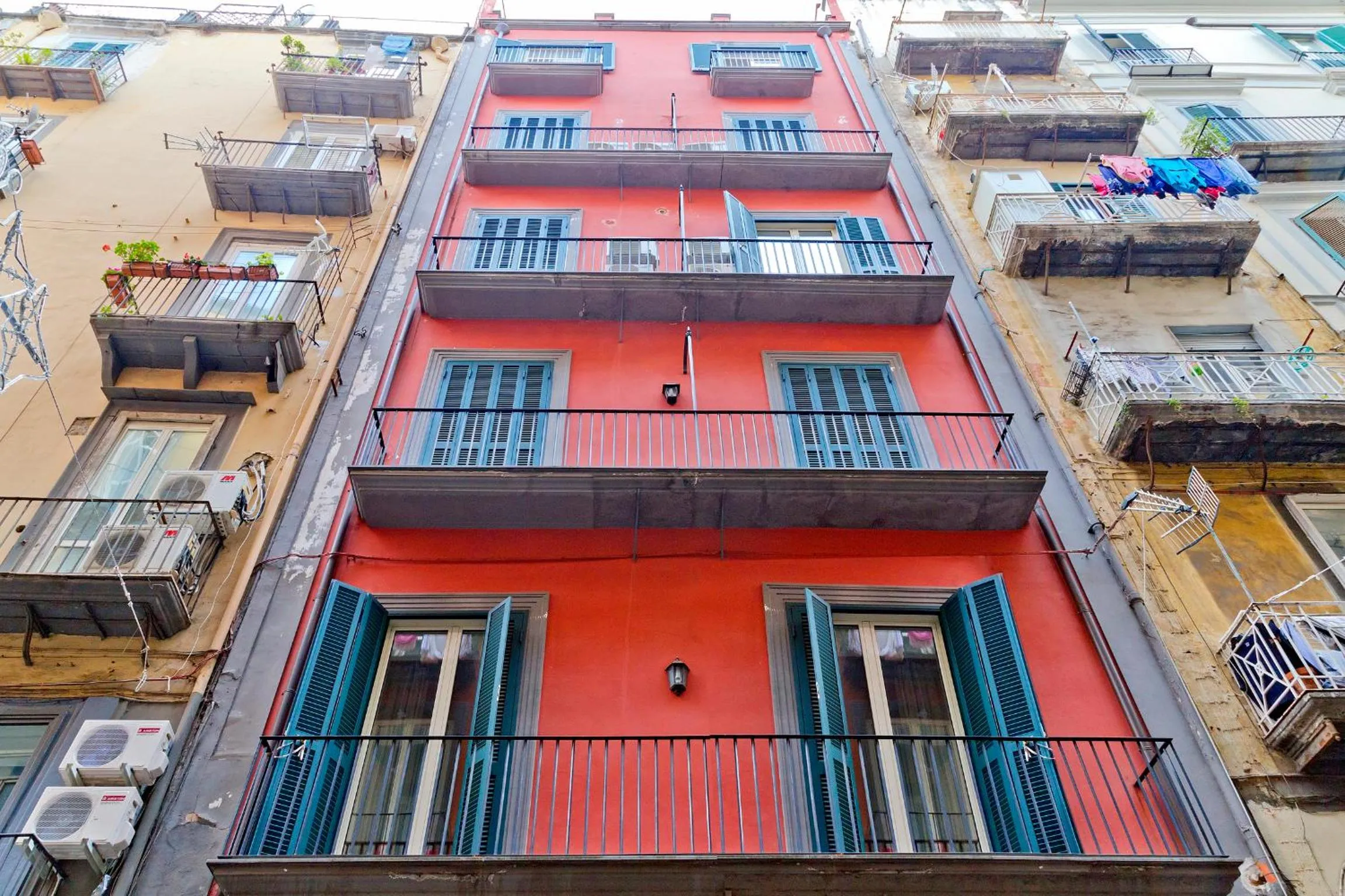 Property building in B&B Chiaia 32