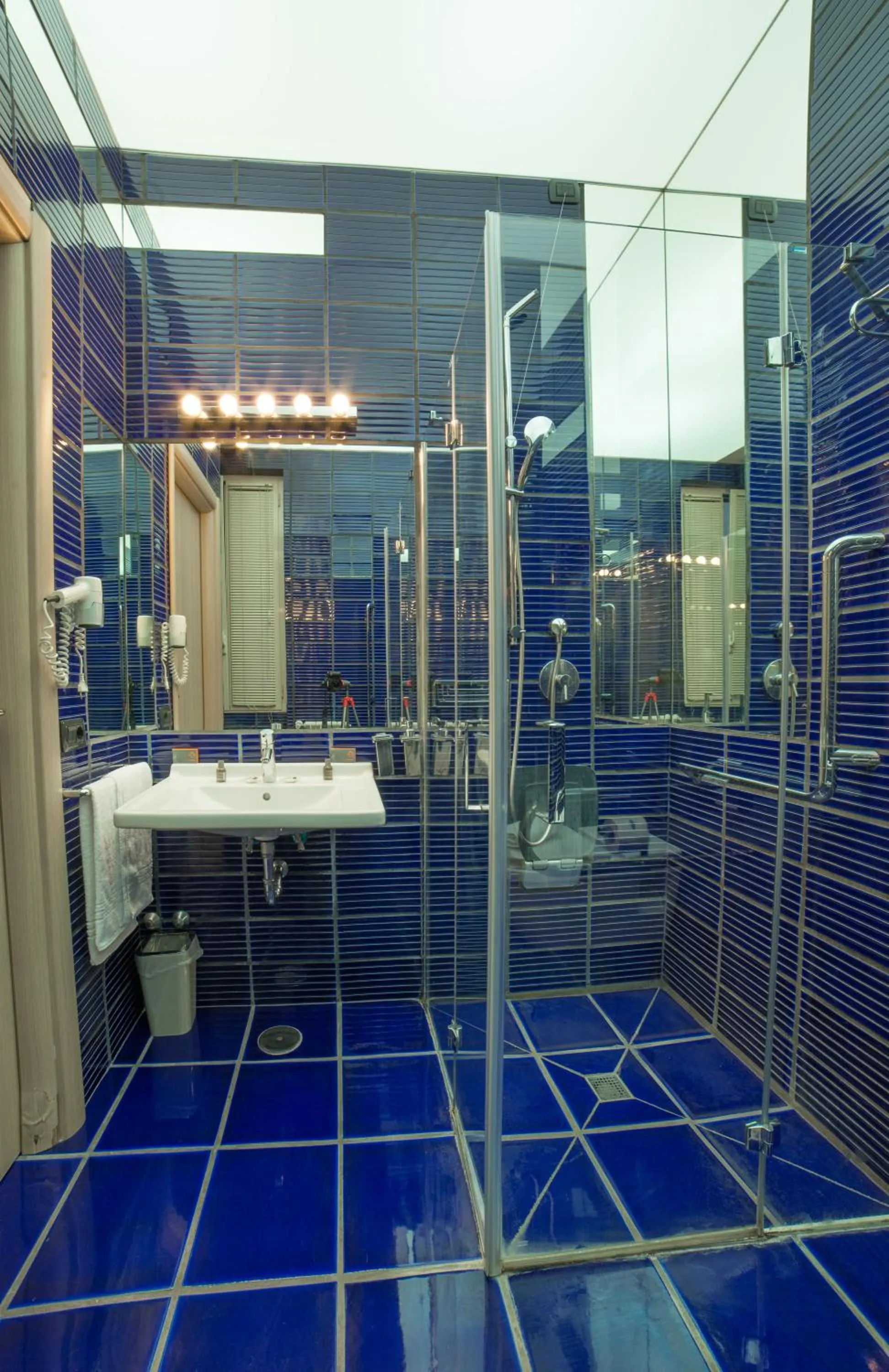 Shower in B&B Chiaia 32