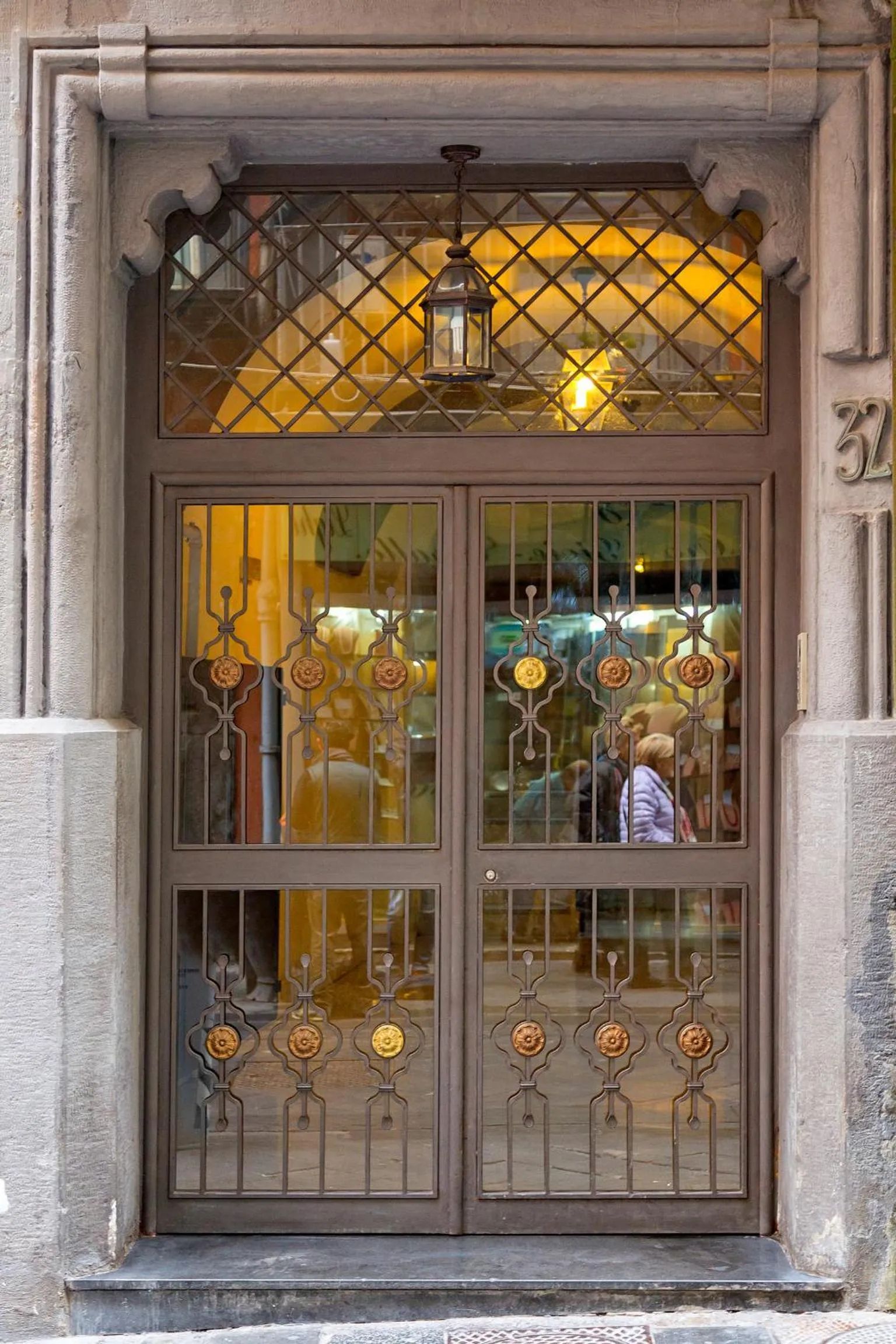 Facade/entrance in B&B Chiaia 32