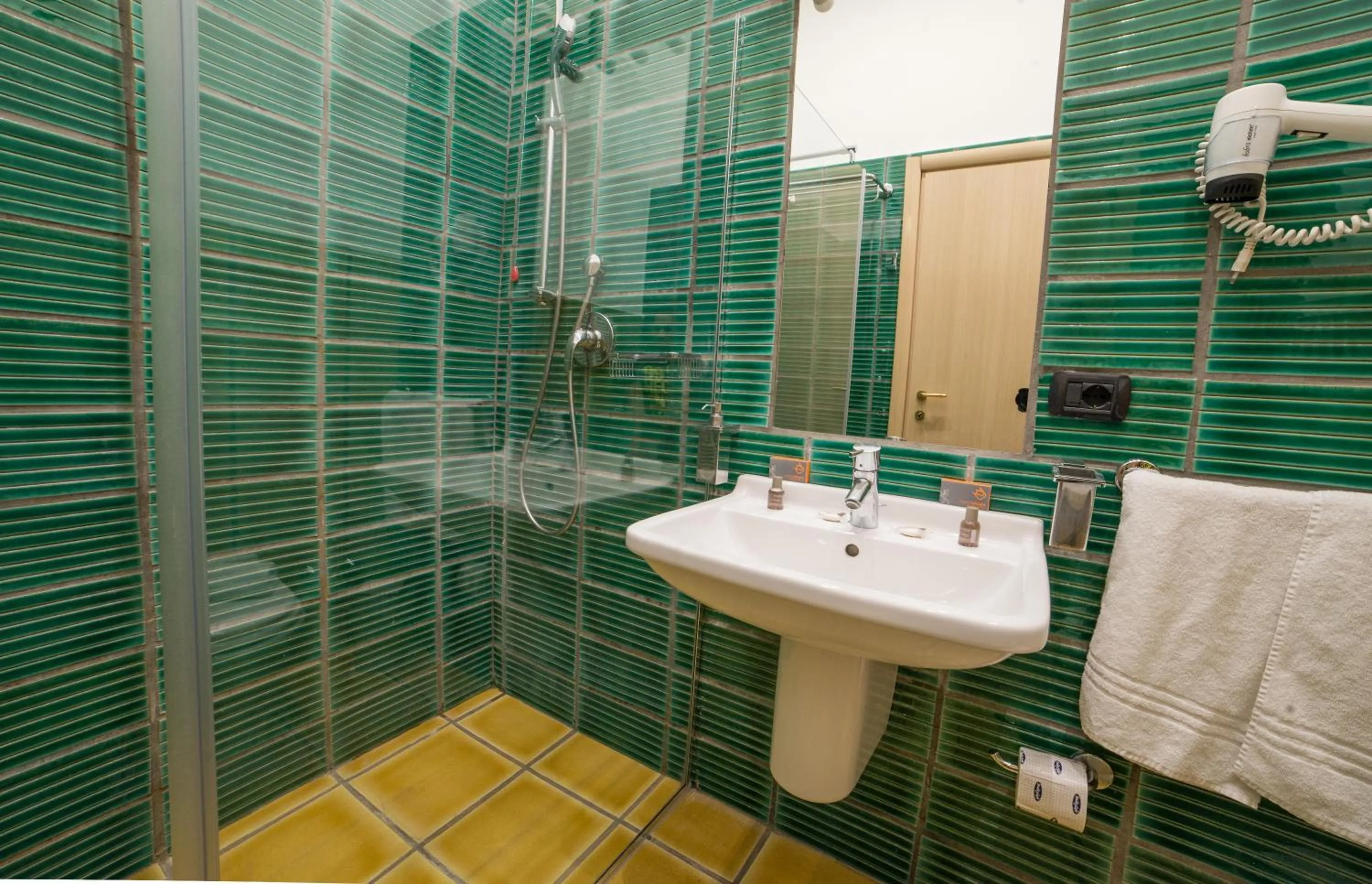 Bathroom in B&B Chiaia 32