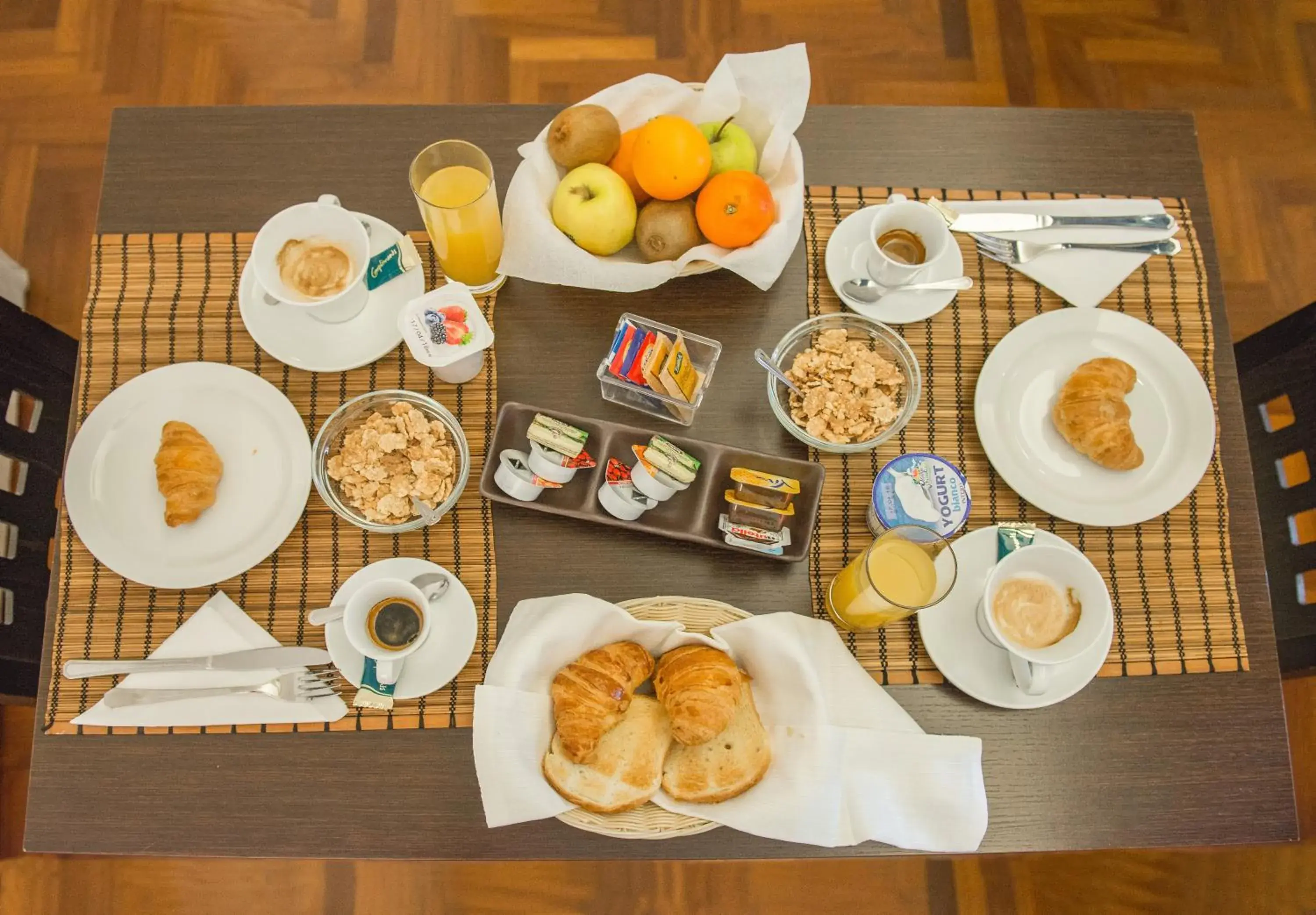 Superior Double Room with Balcony in B&B Chiaia 32 Superior Double Room with Balcony in B&B Chiaia 32