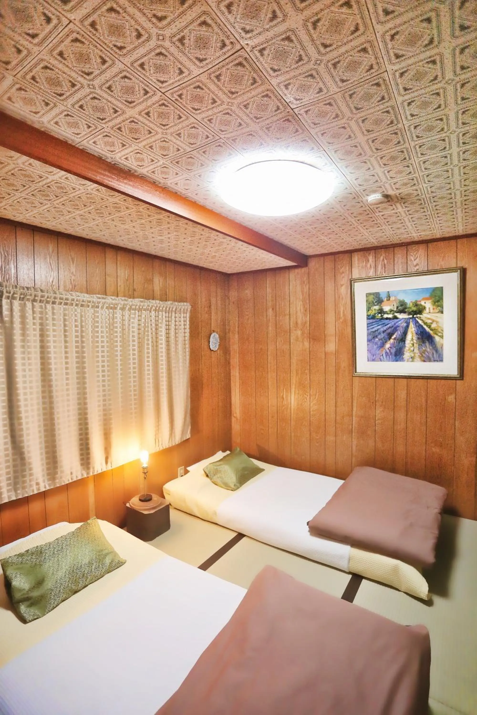 Photo of the whole room, Bed in Bighem Maison