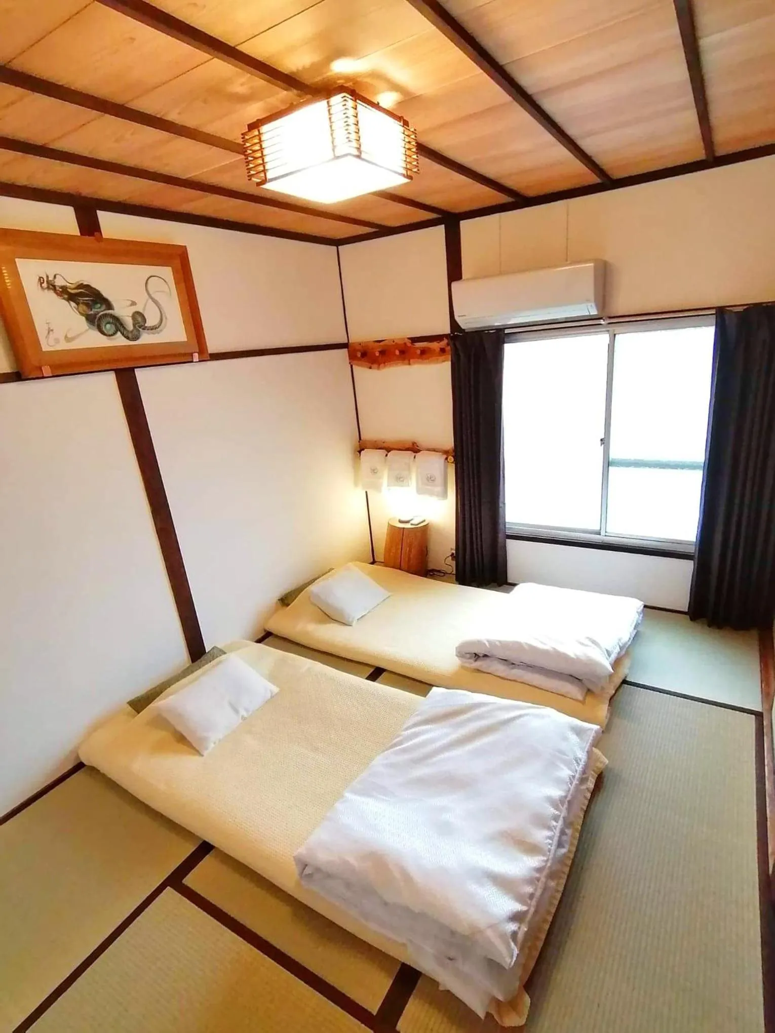 Photo of the whole room, Bed in Bighem Maison