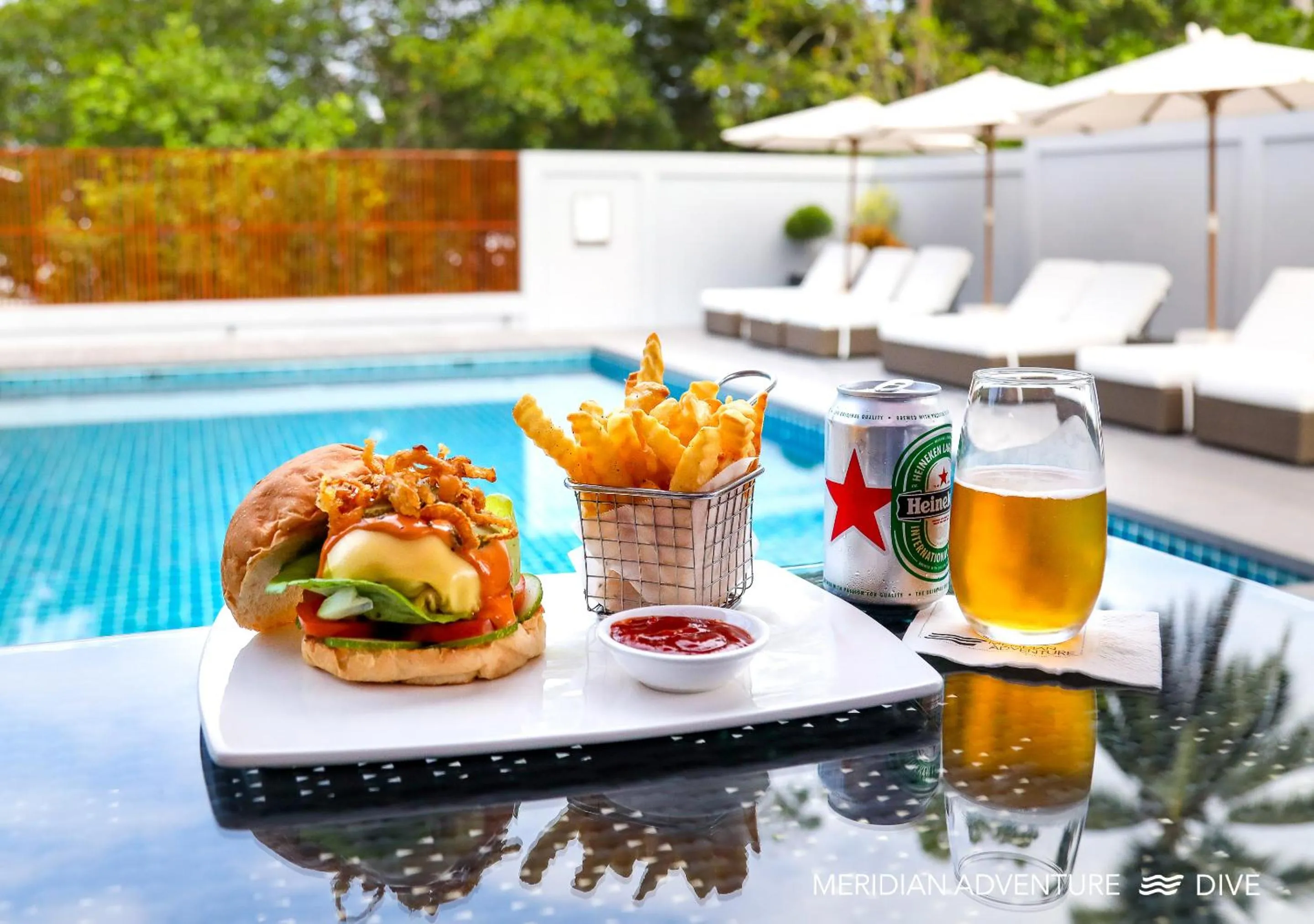 Food and drinks in Meridian Adventure Marina Club & Resort