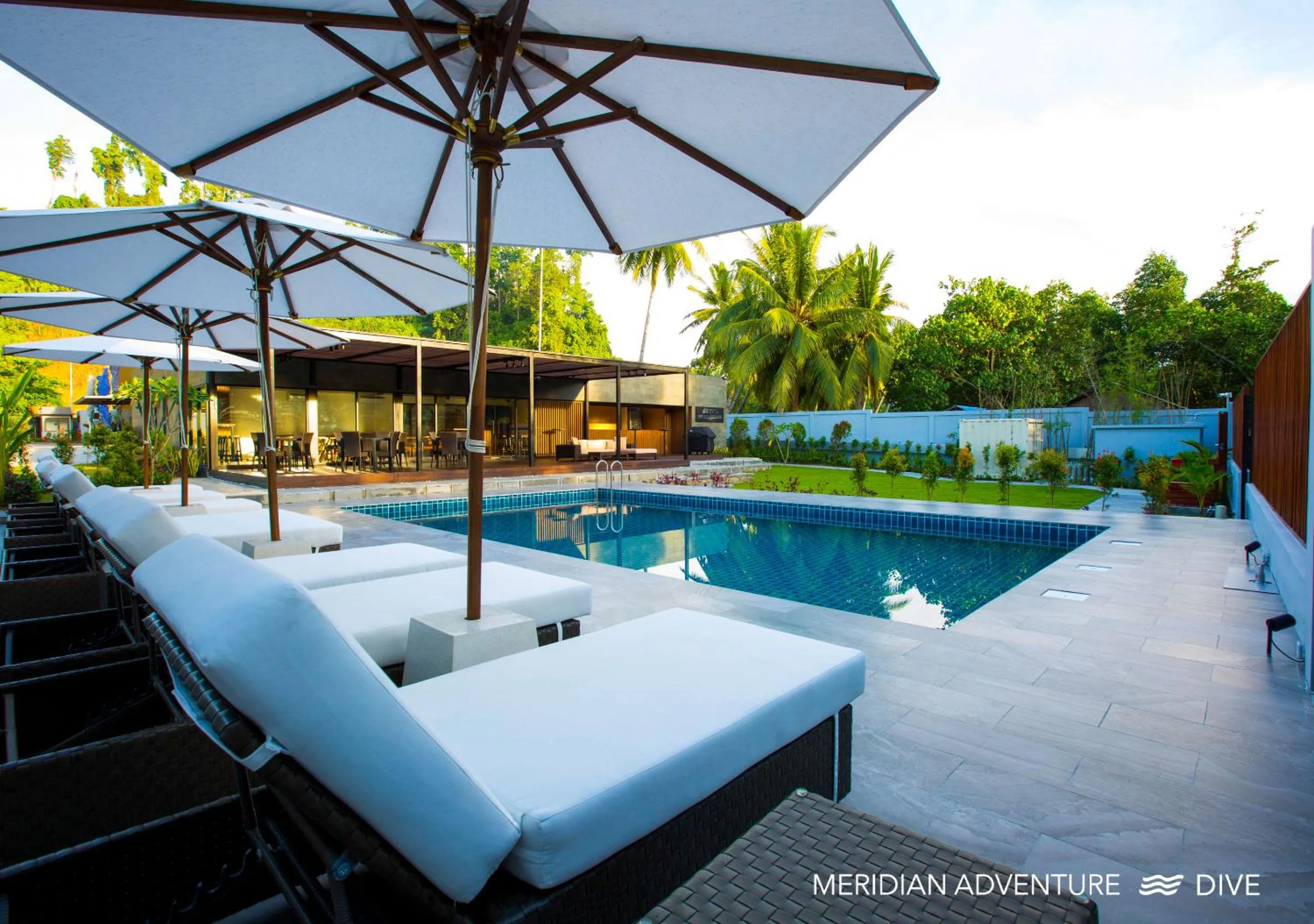 Swimming pool in Meridian Adventure Marina Club & Resort