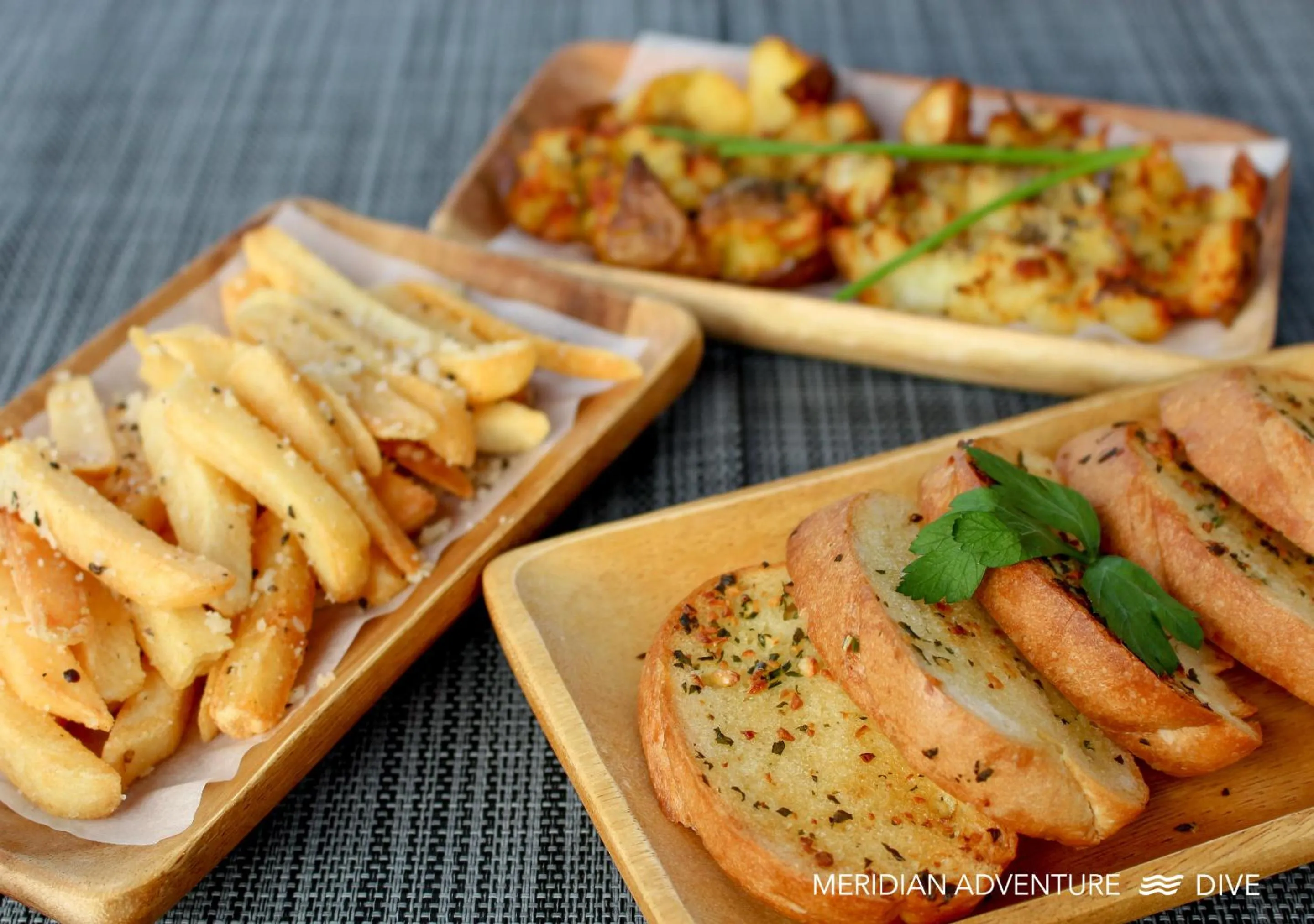 Food and drinks in Meridian Adventure Marina Club & Resort