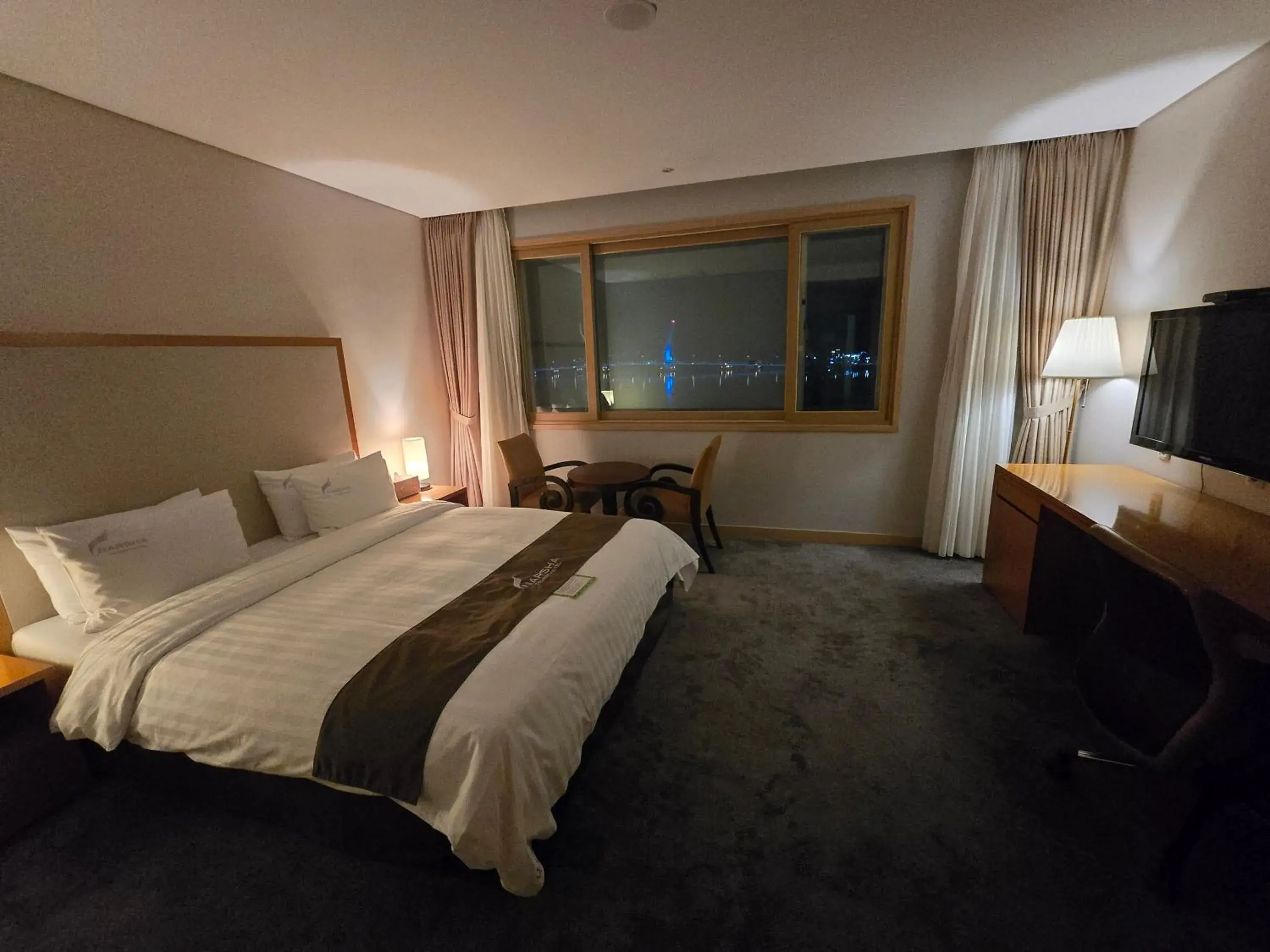 Deluxe Double Room with Sea View in Yeosu Narsha Hotel Deluxe Double Room with Sea View in Yeosu Narsha Hotel