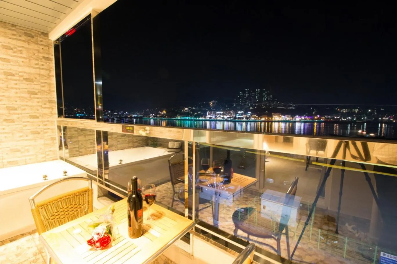 Sea view in Lium Spa Hostel