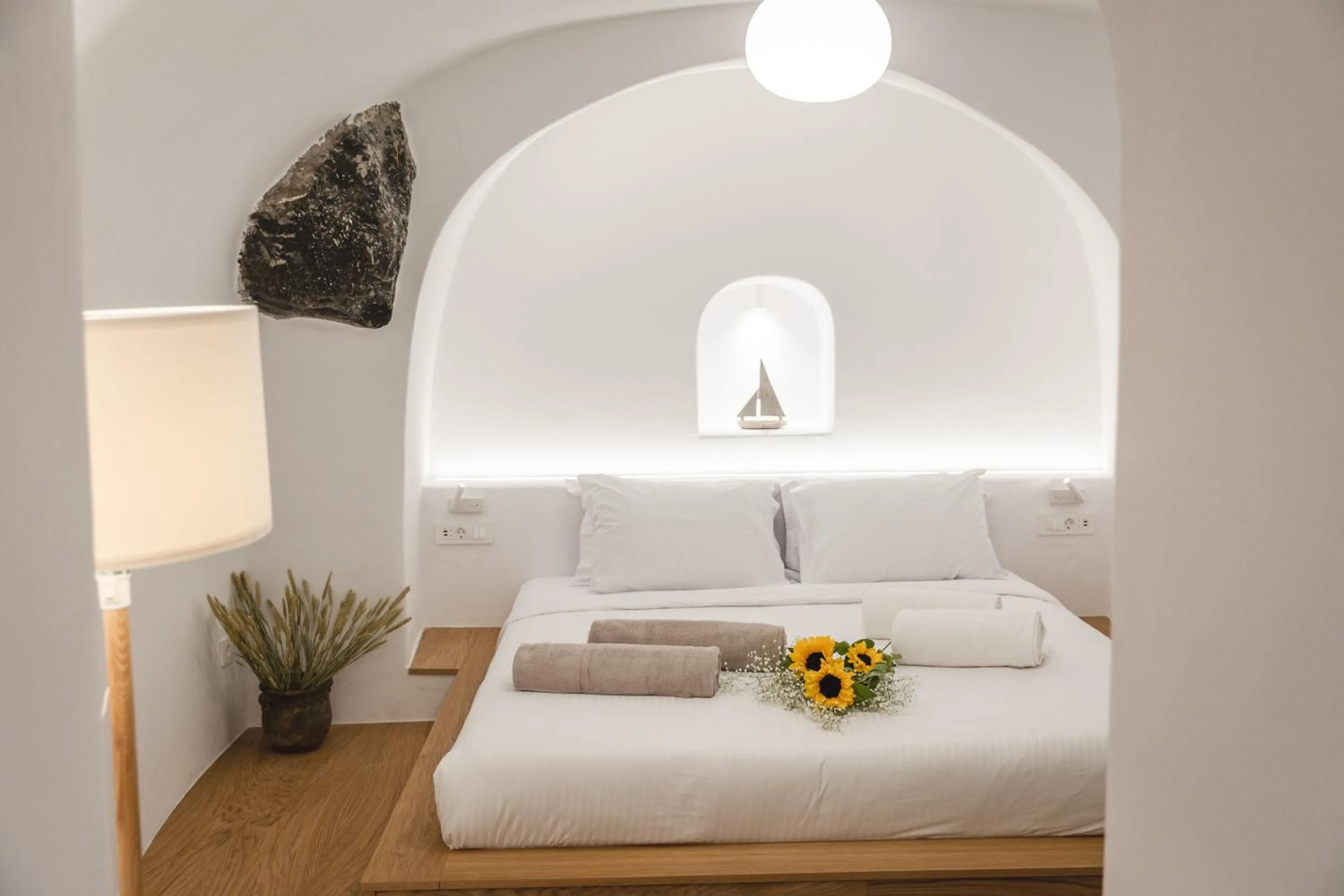 Bed in Oia Mare Villas
