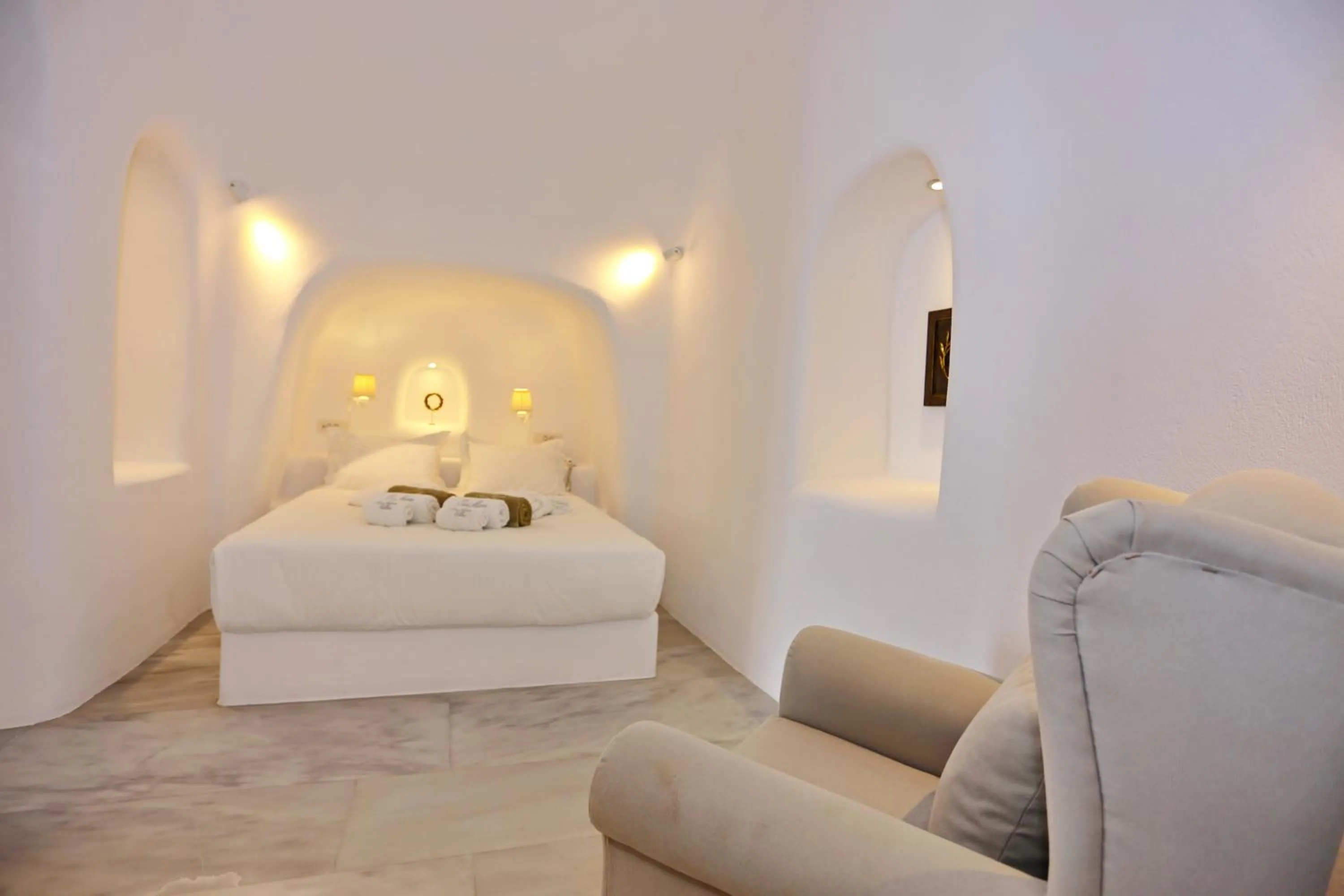 Bedroom, Bed in Oia Mare Villas