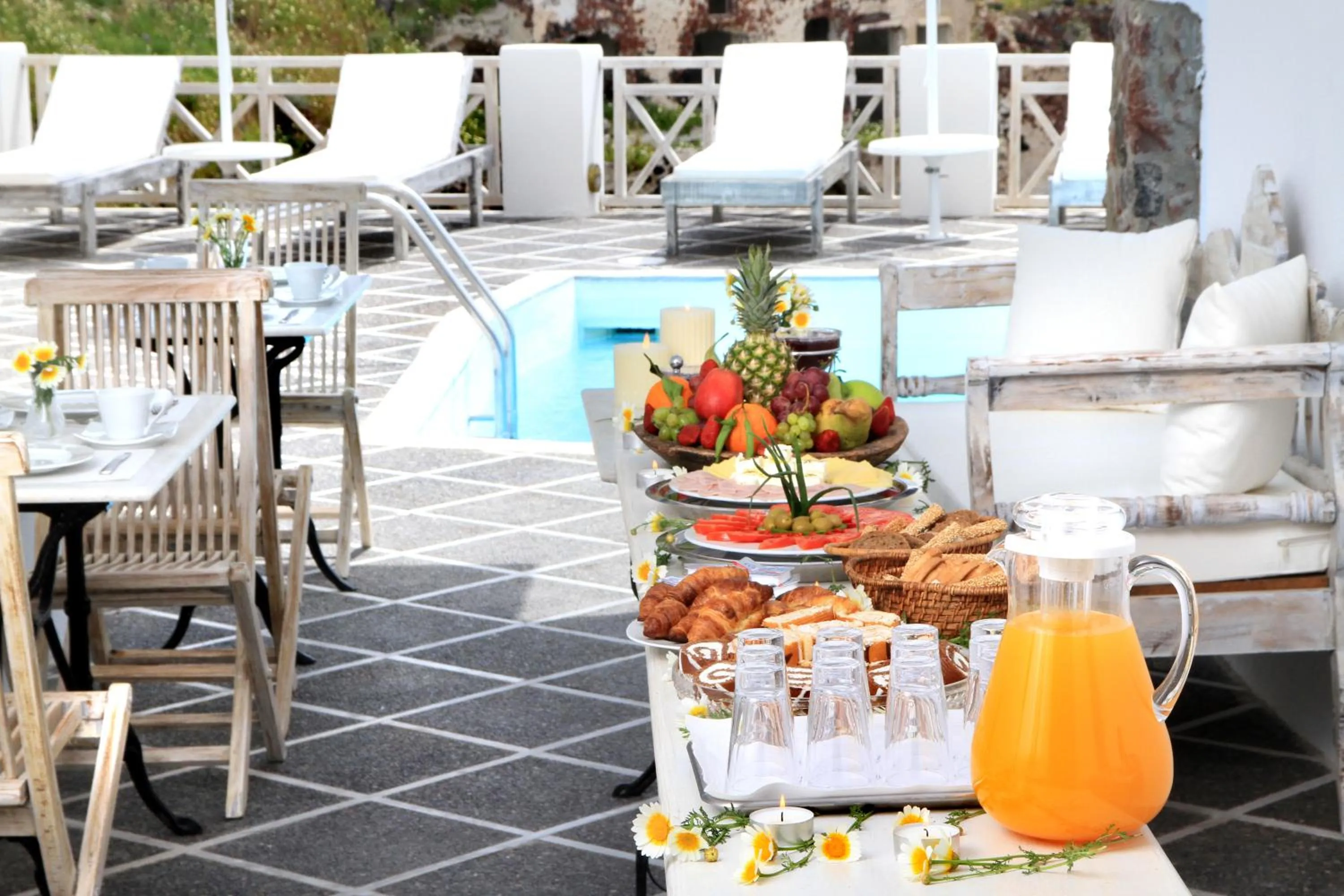 Buffet breakfast in Oia Mare Villas