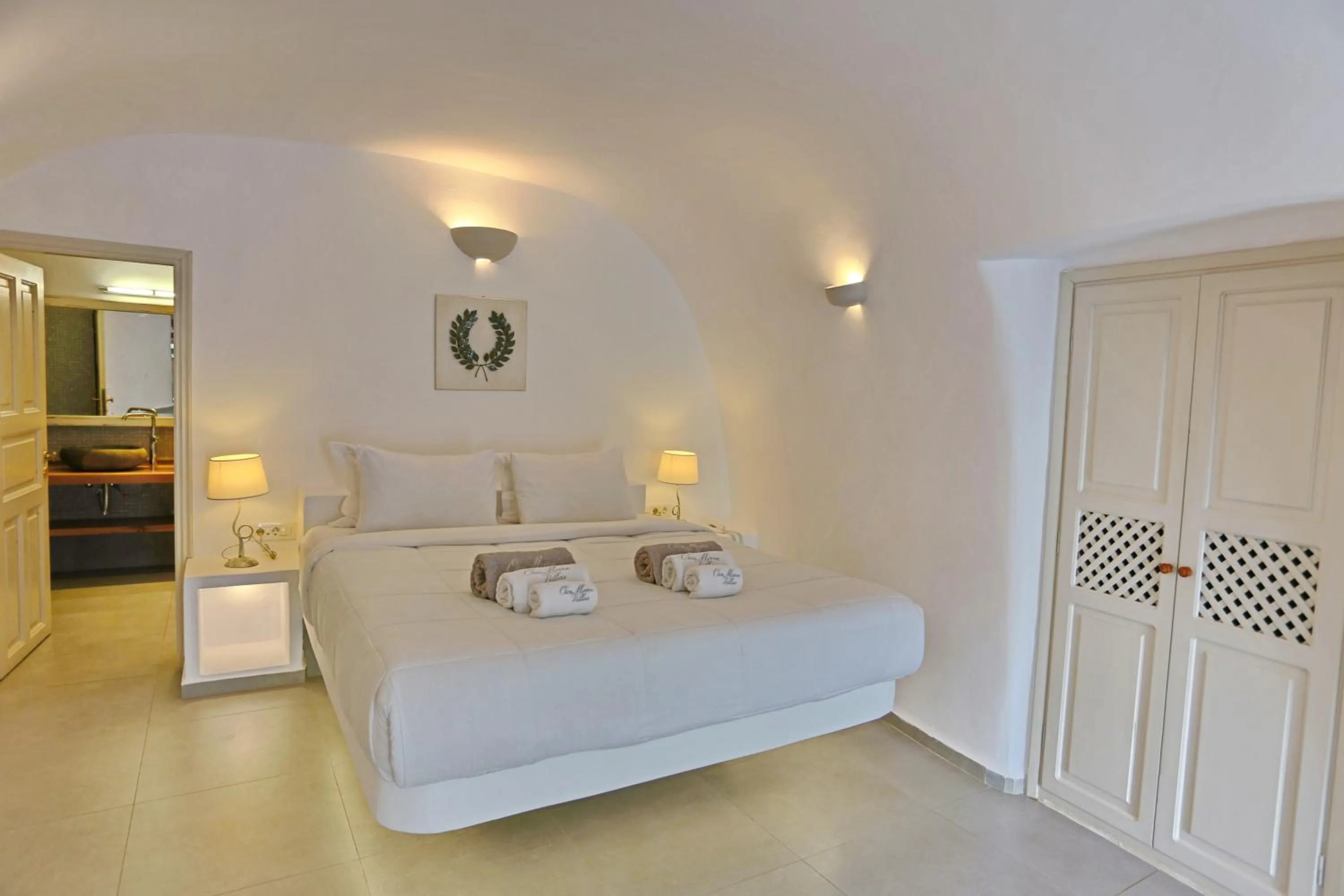Bedroom, Bed in Oia Mare Villas