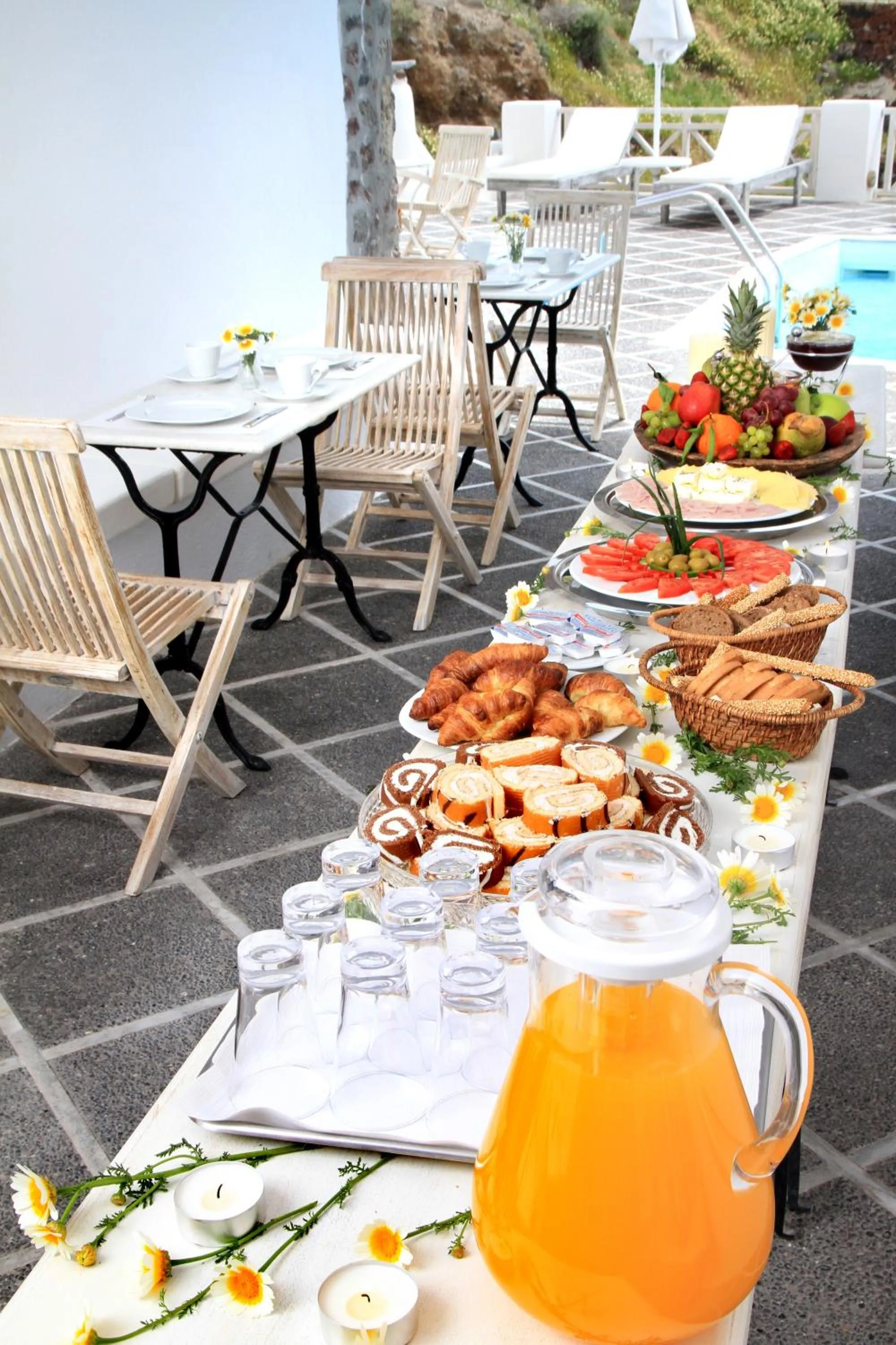 Buffet breakfast in Oia Mare Villas