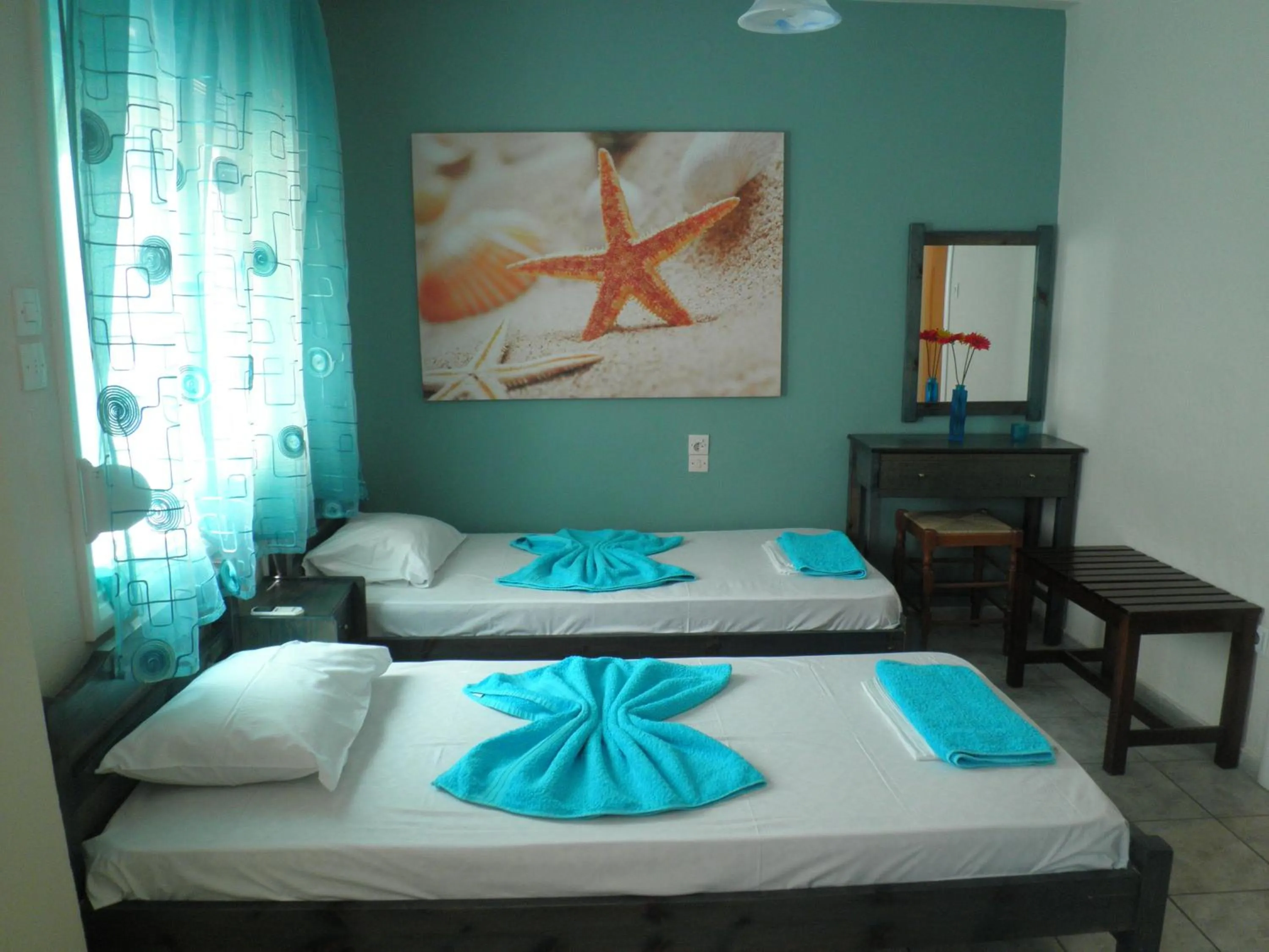 Photo of the whole room in Babis