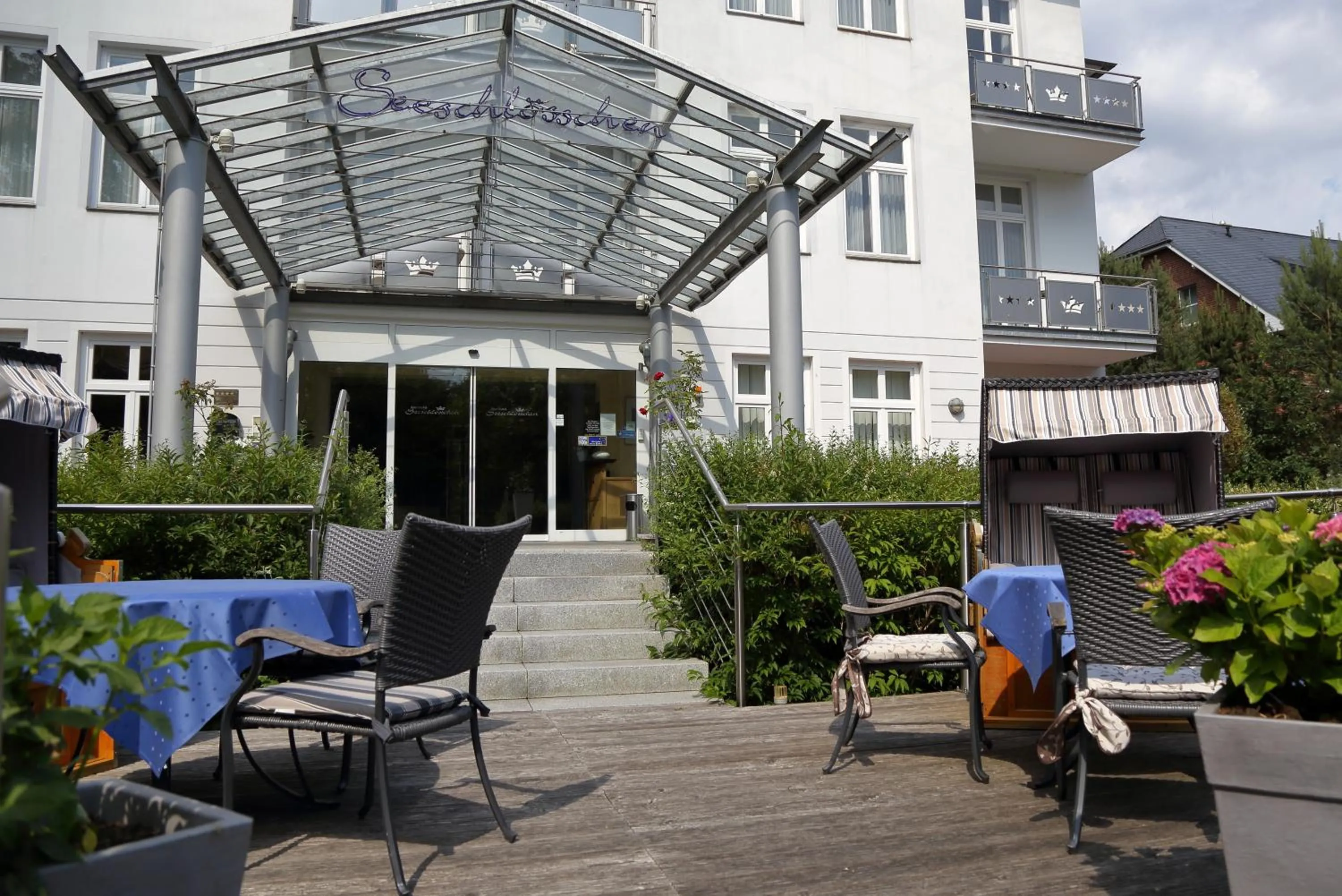 Facade/entrance in Aparthotel Seeschlösschen
