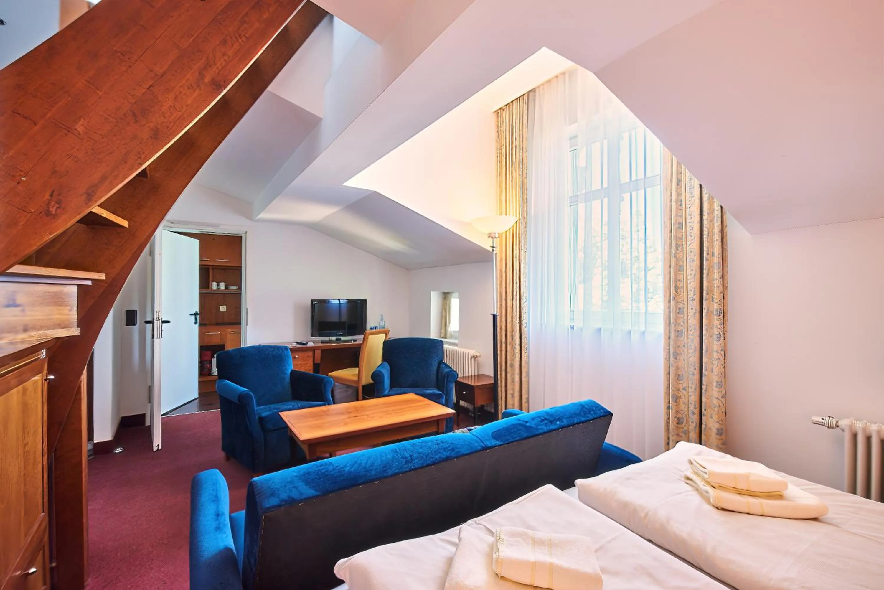 Living room, Bed in Aparthotel Seeschlösschen