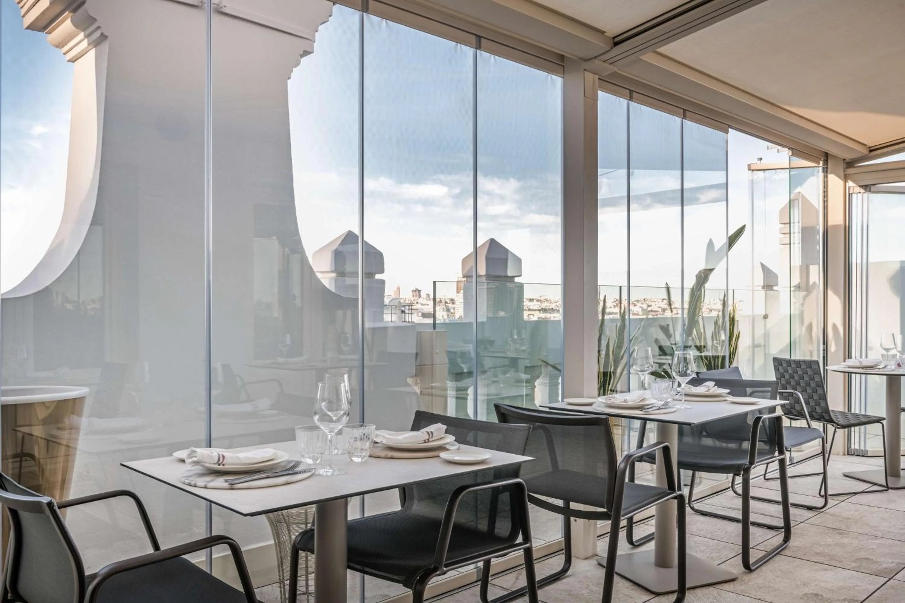 Restaurant/places to eat in NH Collection Madrid Gran Vía