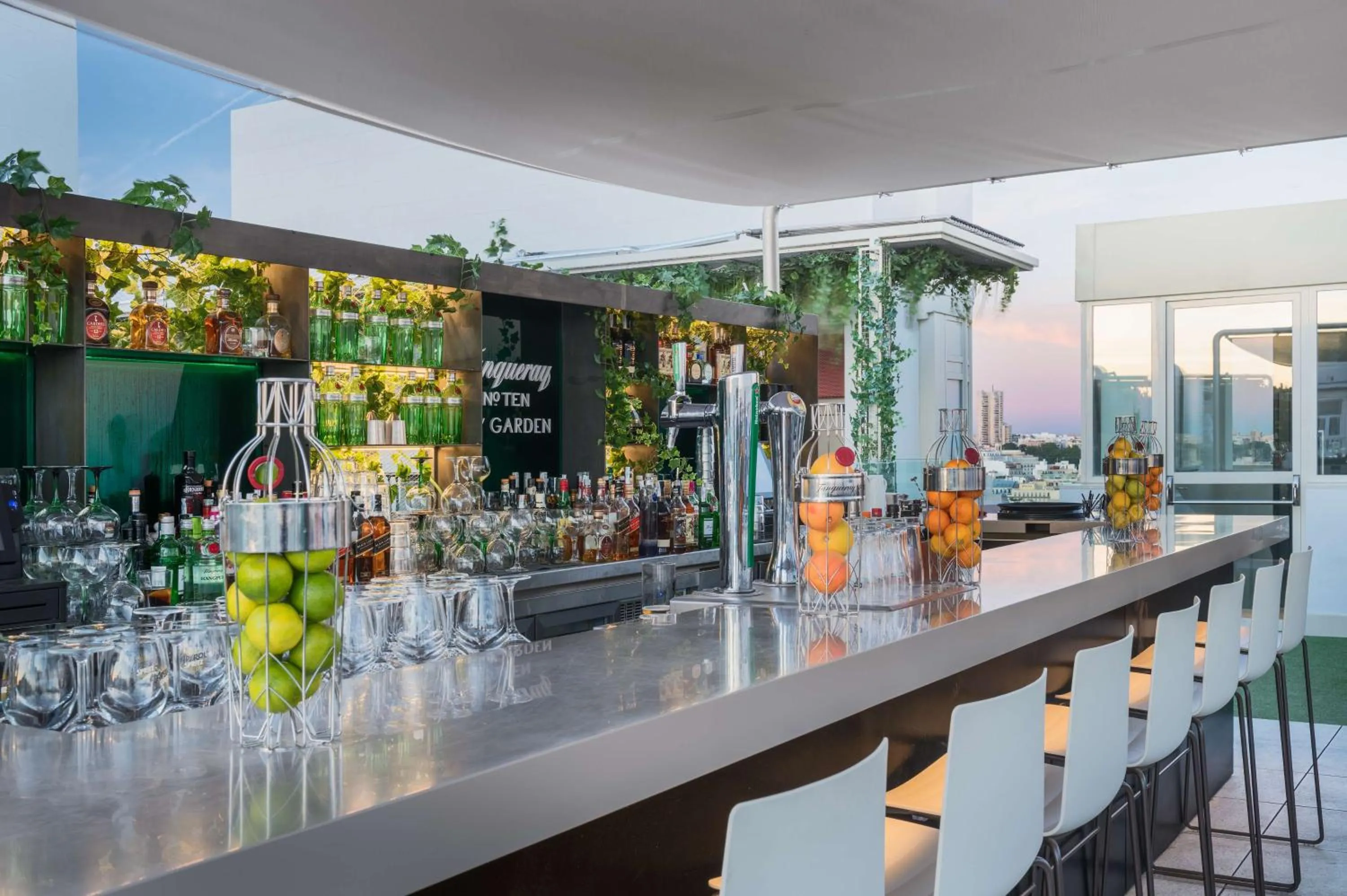 Lounge or bar in NH Collection Madrid Gran Vía