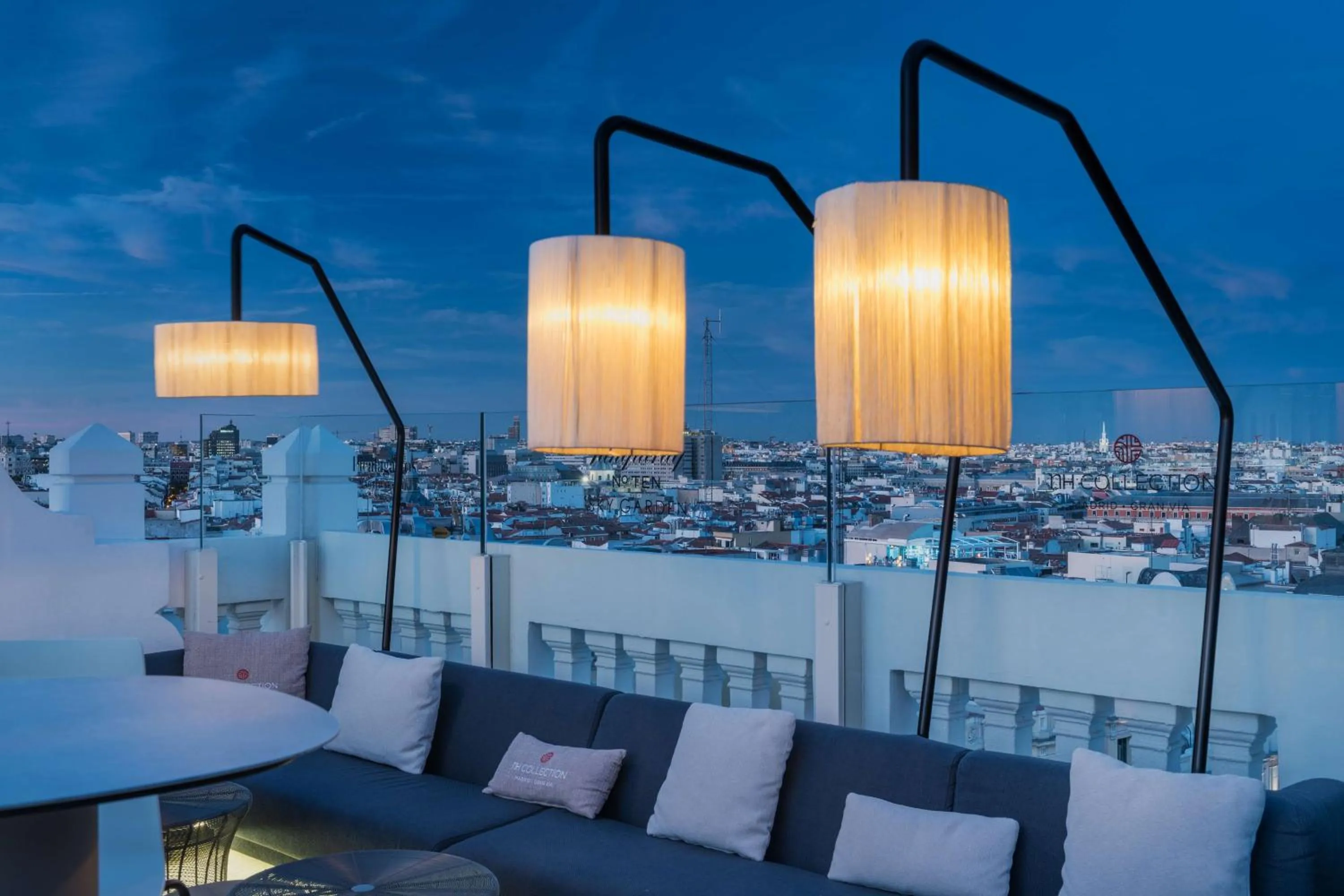 Lounge or bar in NH Collection Madrid Gran Vía