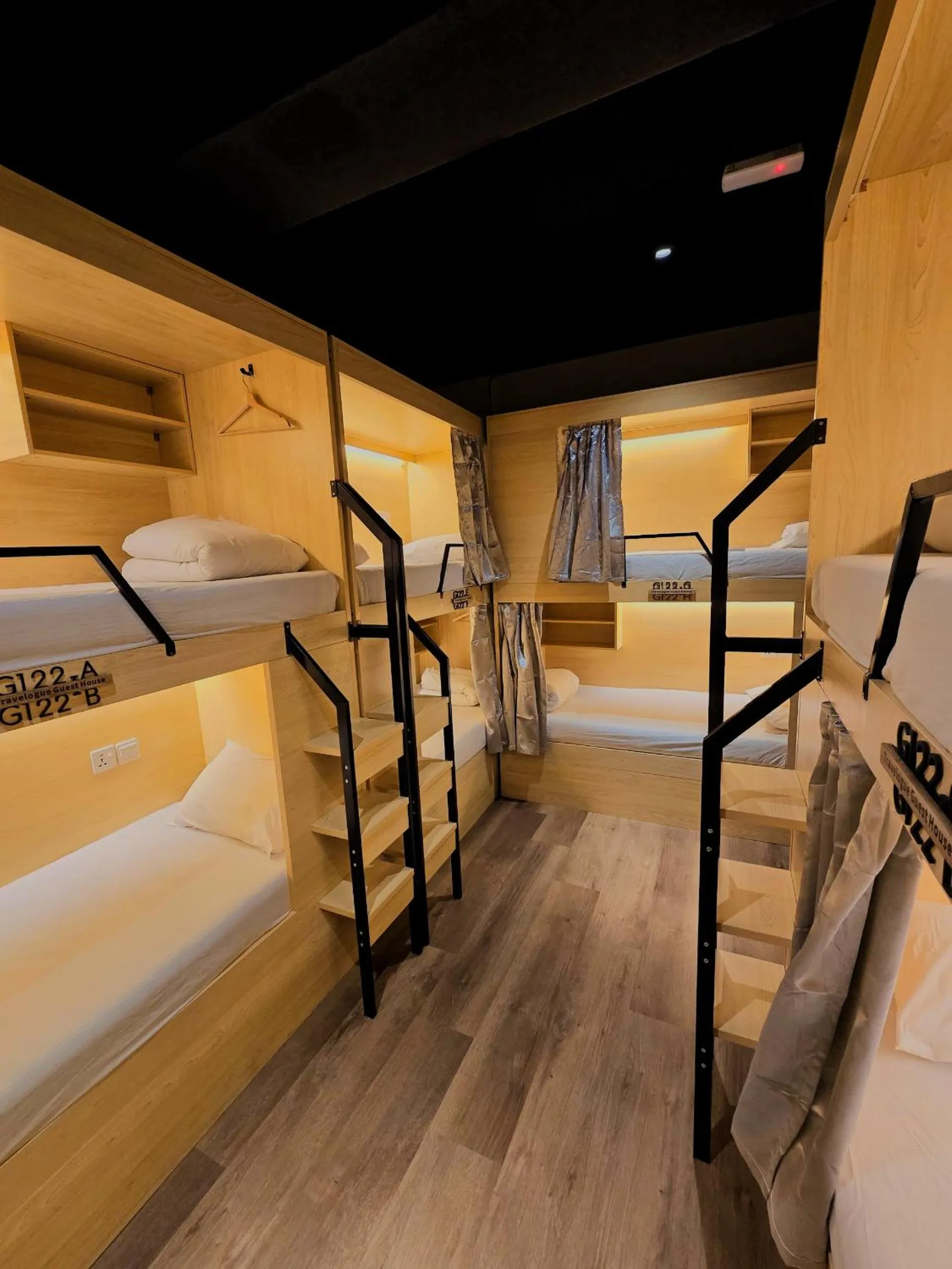 bunk bed, Bed in Travelogue Guest House