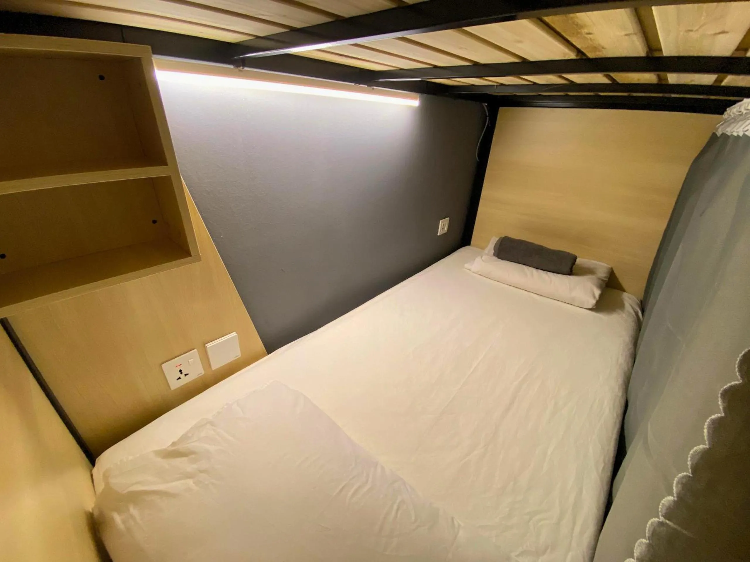 Bed in Travelogue Guest House