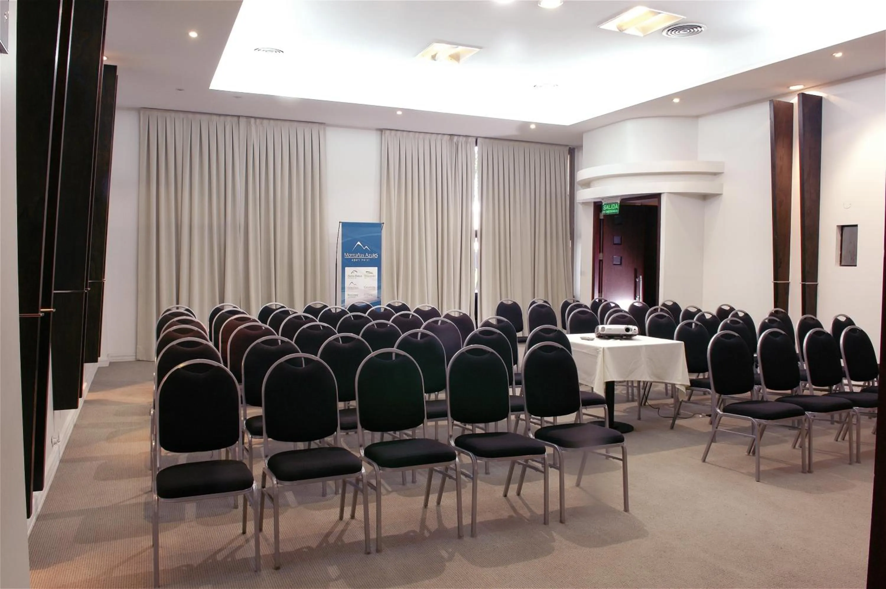 Business facilities in Montañas Azules Apart Hotel