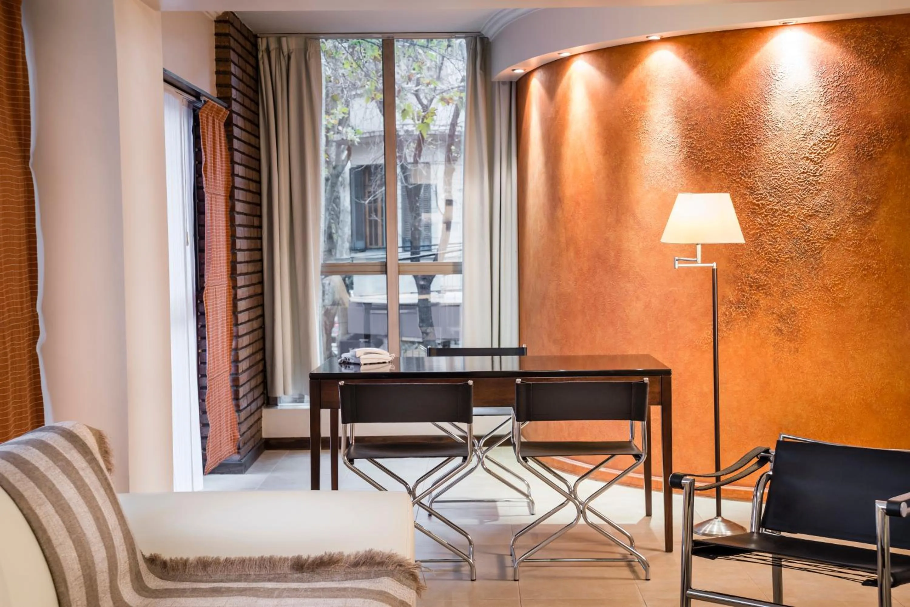 Seating area in Montañas Azules Apart Hotel