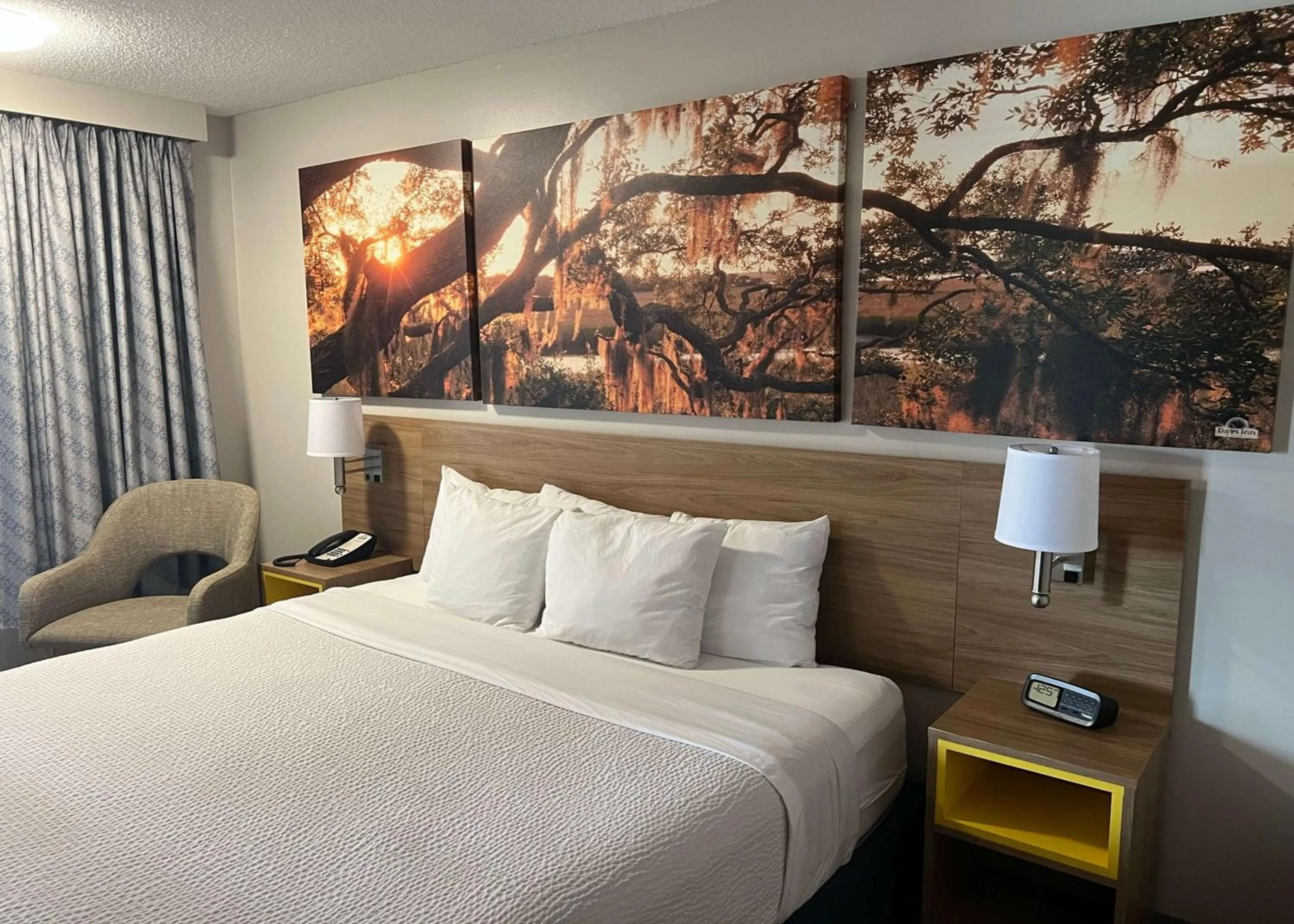 Photo of the whole room, Bed in Days Inn by Wyndham Valdosta I-75