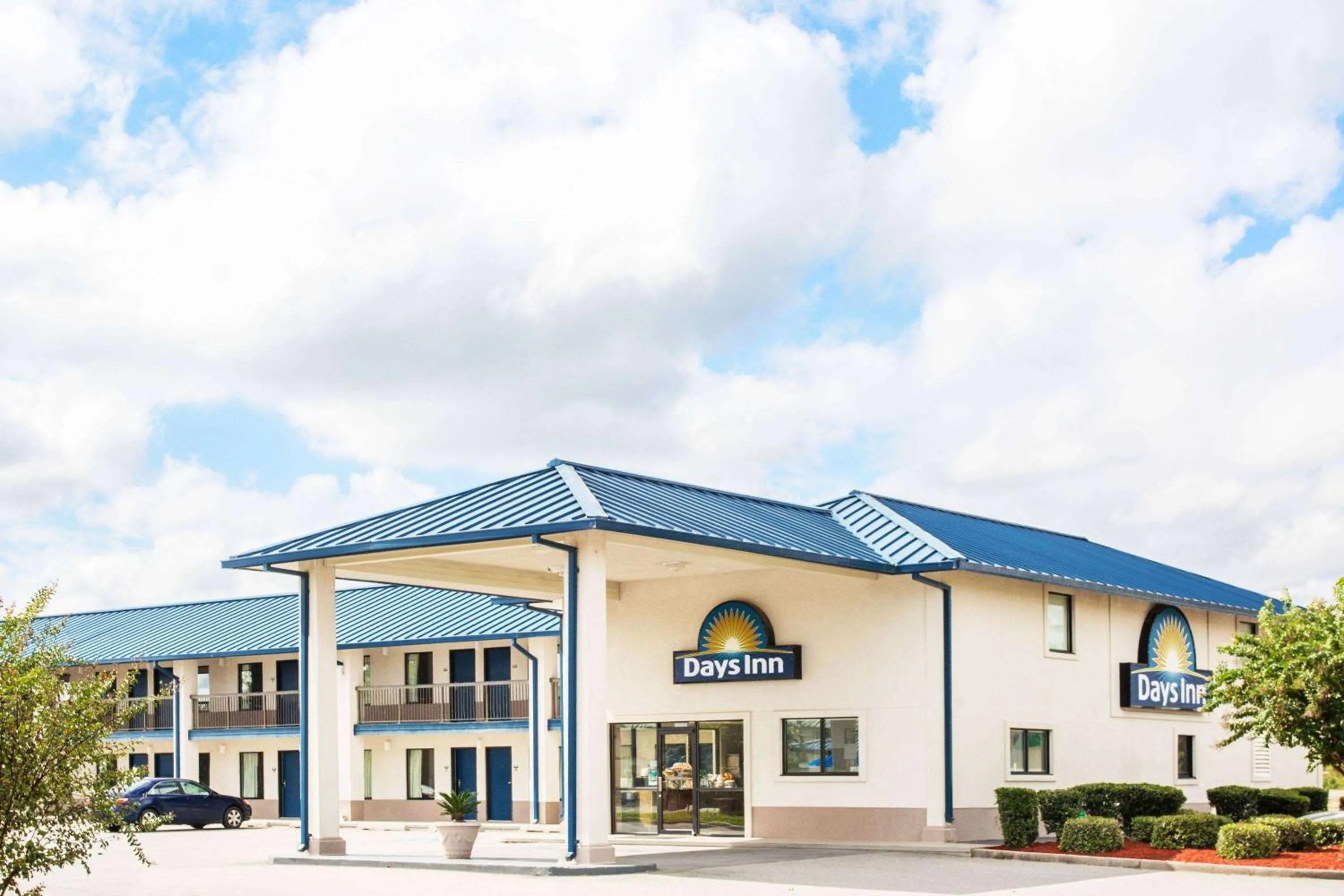 Property building in Days Inn by Wyndham Valdosta I-75
