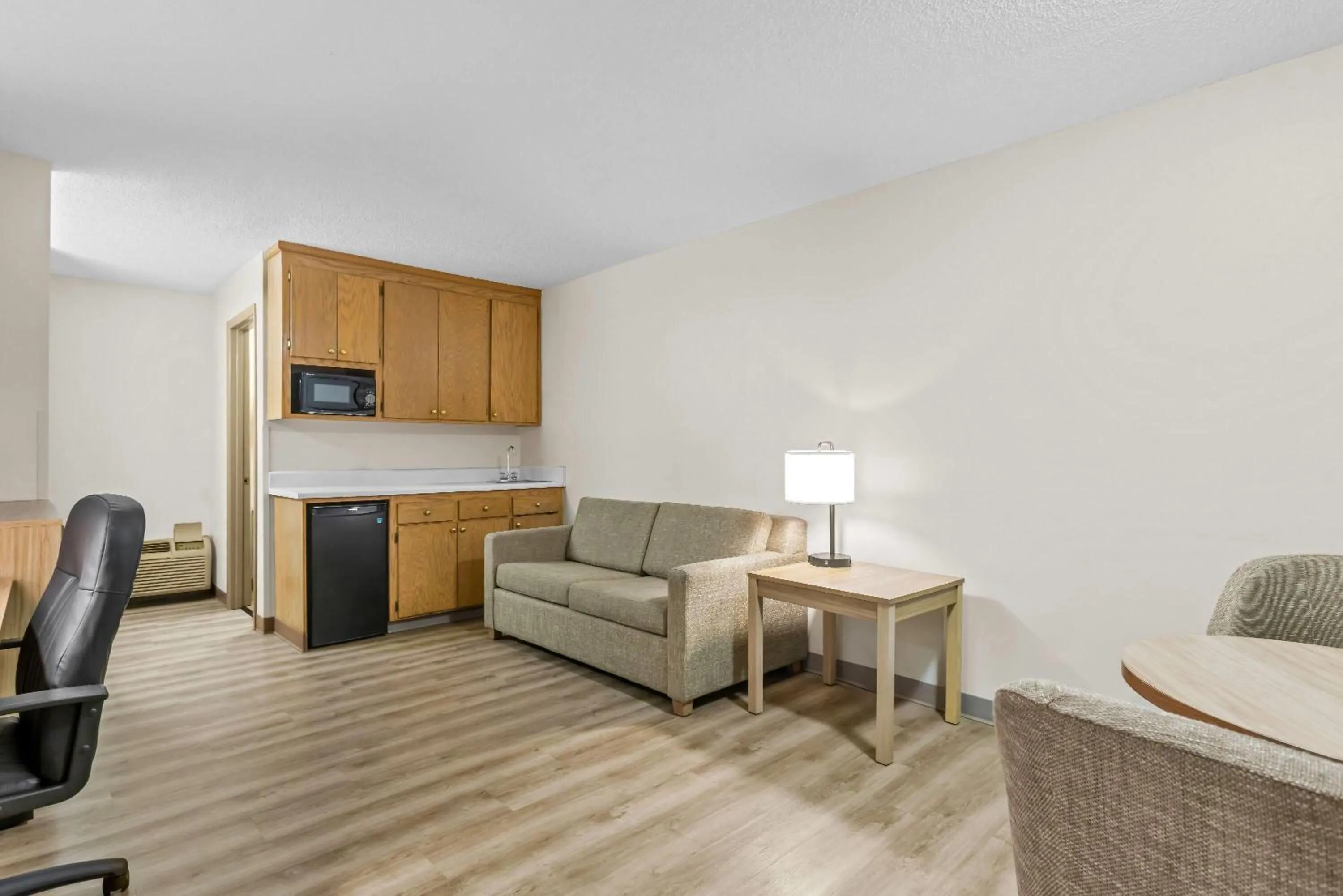 Photo of the whole room in Days Inn by Wyndham Valdosta I-75