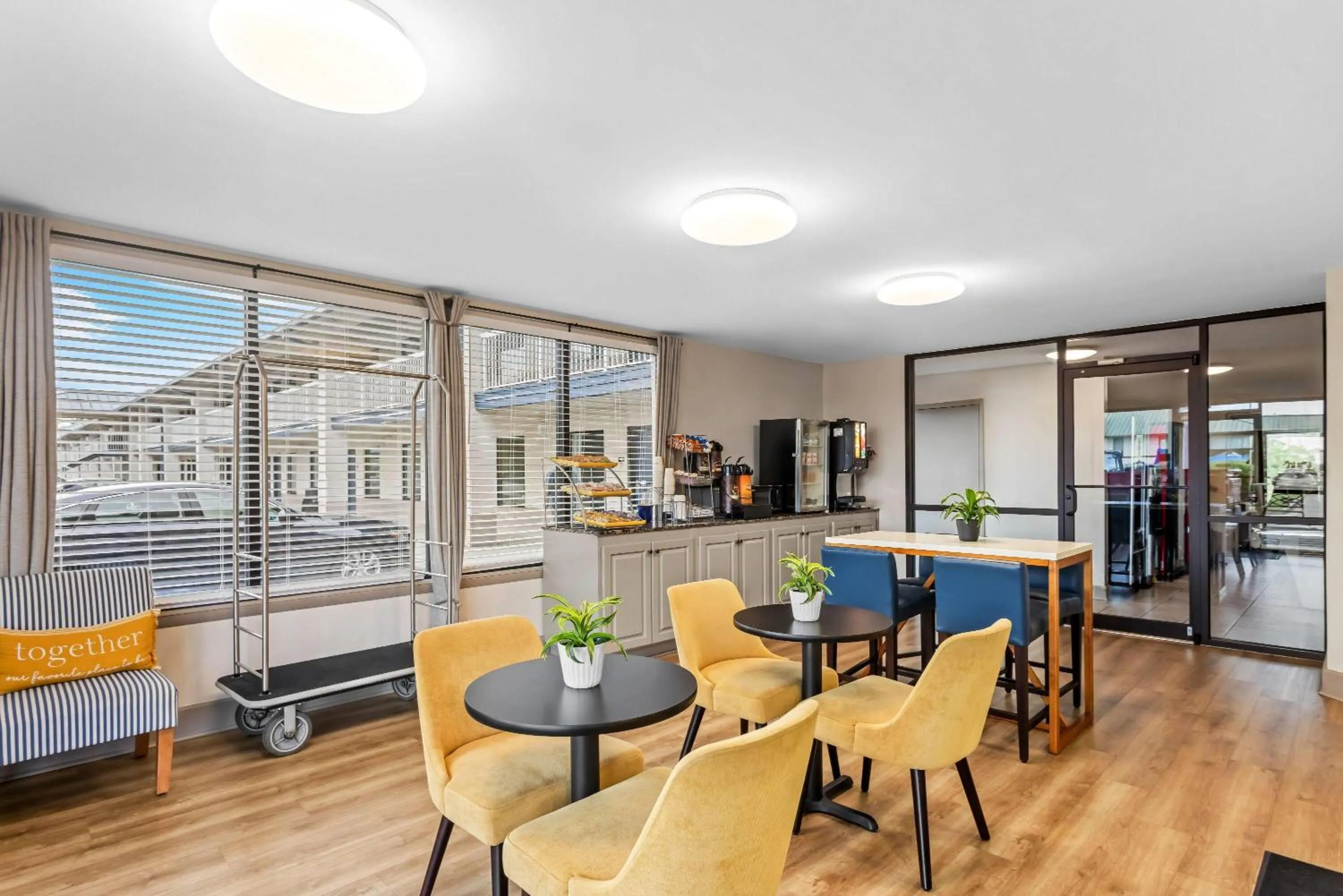 Restaurant/places to eat in Days Inn by Wyndham Valdosta I-75