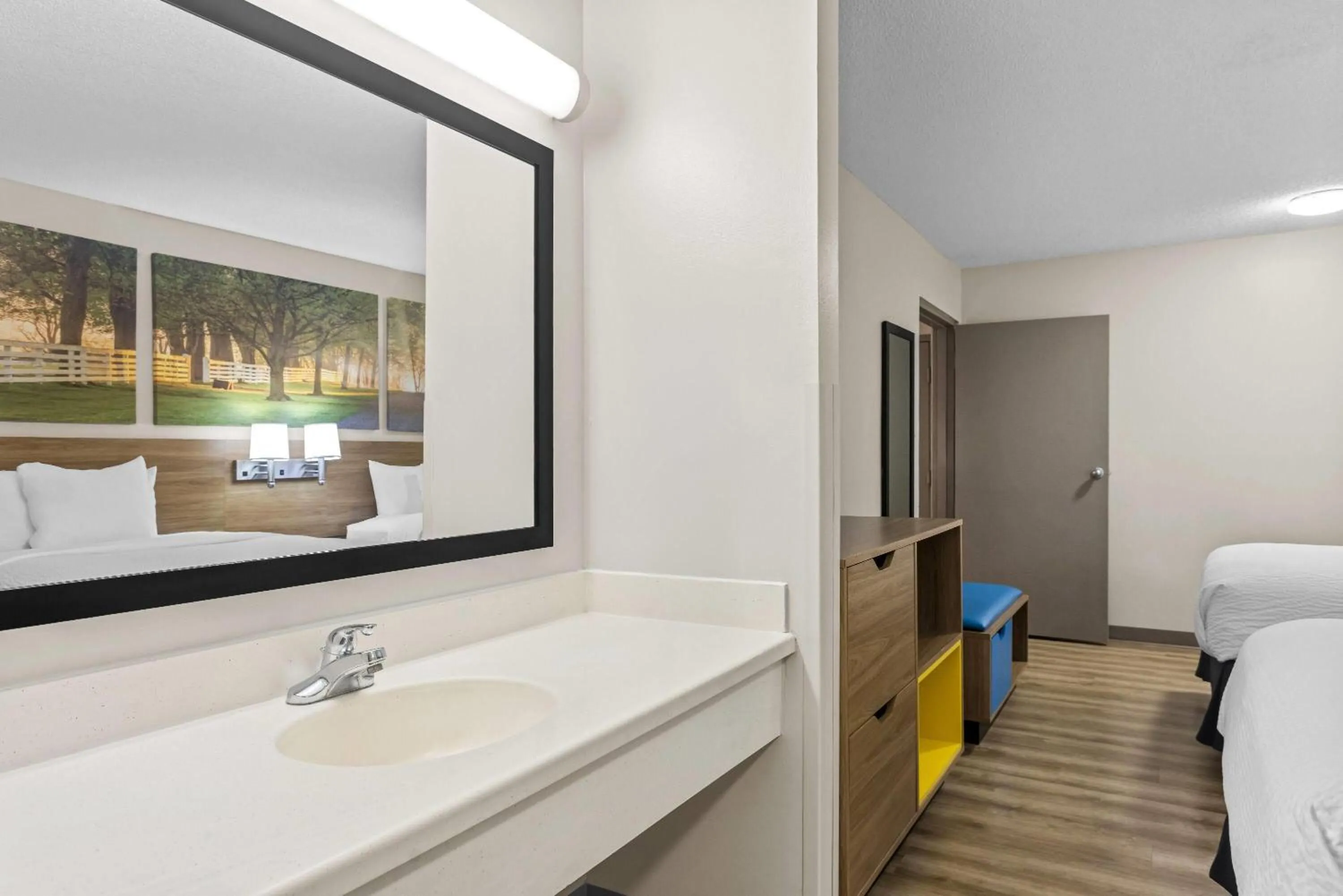 Photo of the whole room, Bed in Days Inn by Wyndham Valdosta I-75