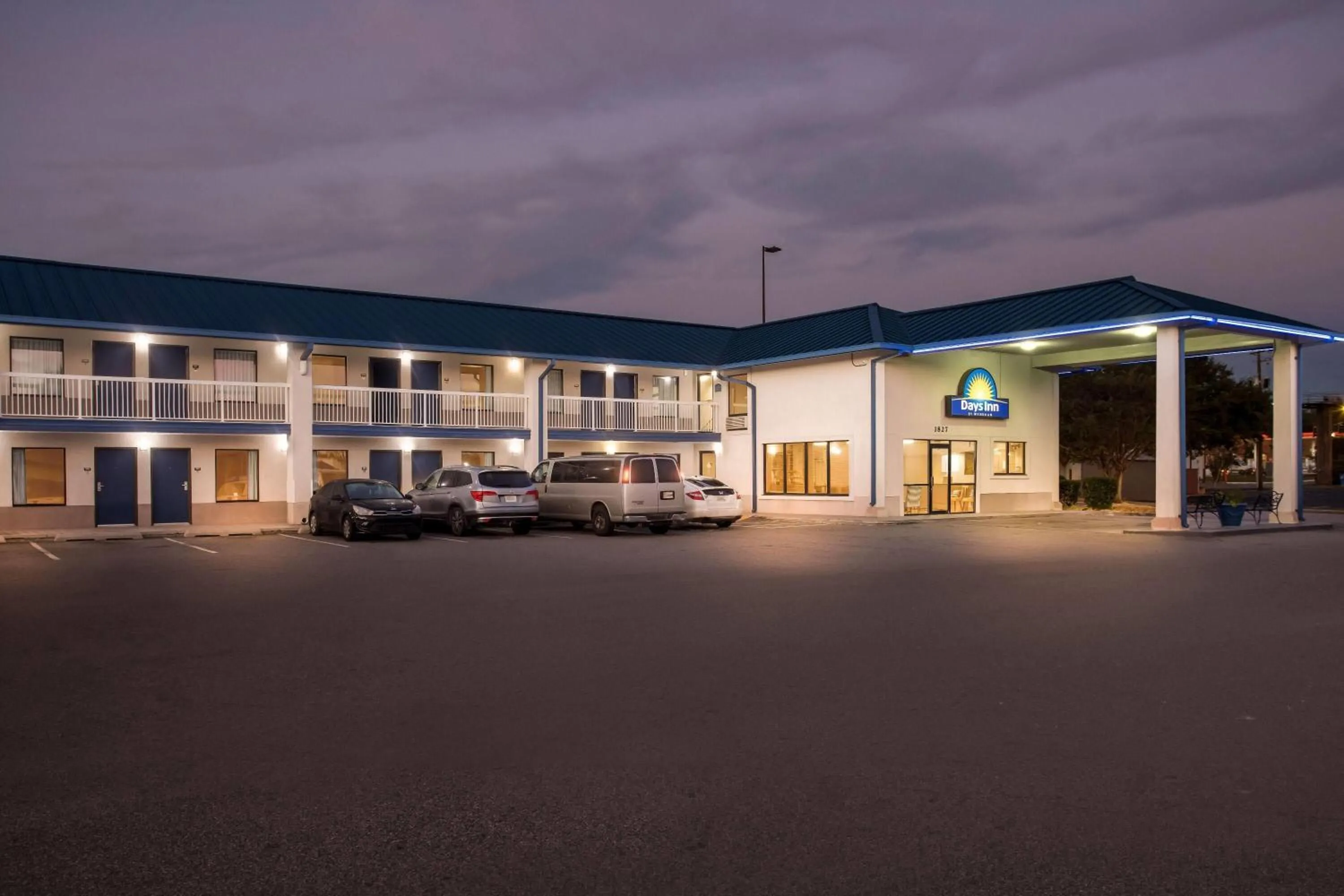 Property building in Days Inn by Wyndham Valdosta I-75