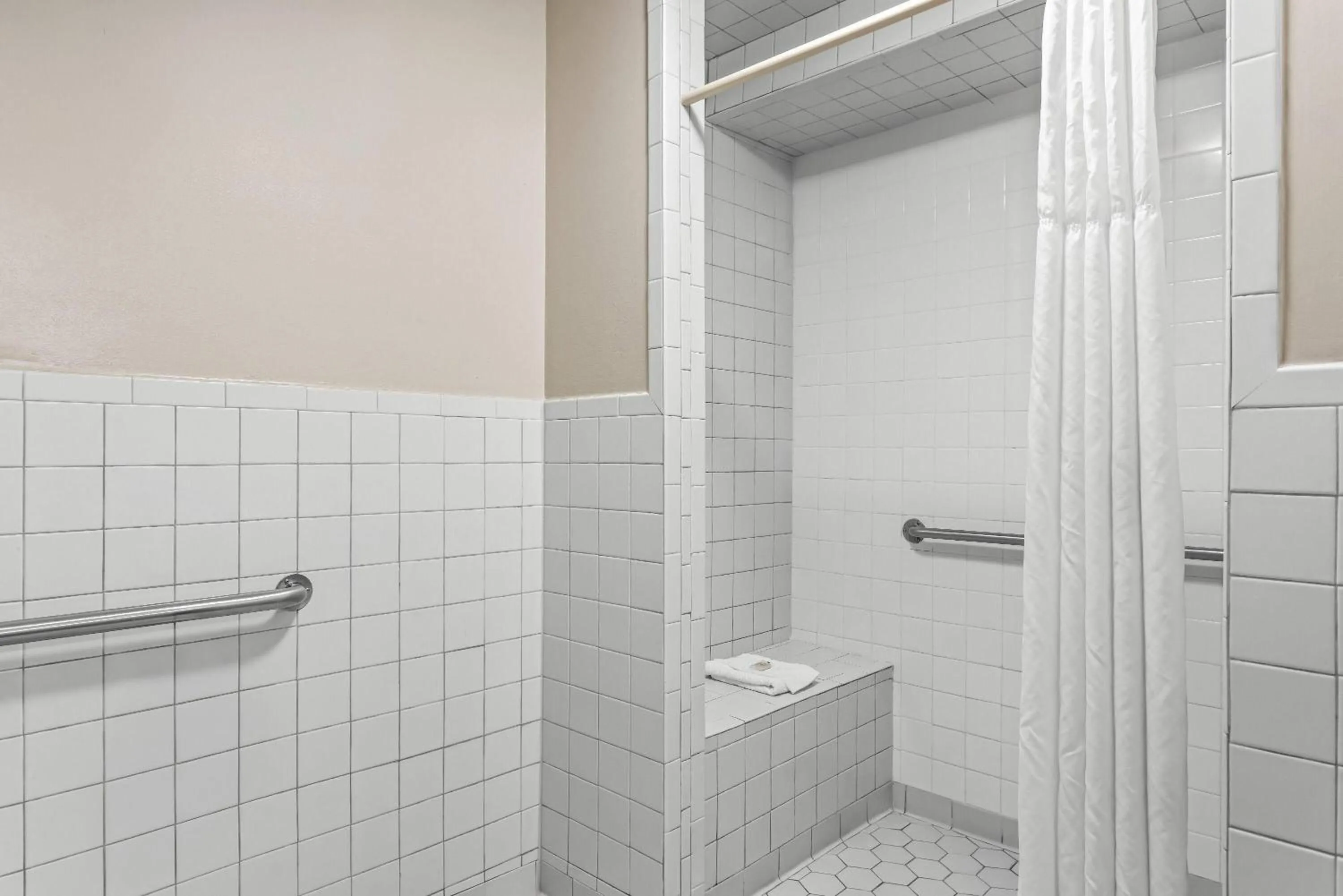 Shower in Days Inn by Wyndham Valdosta I-75