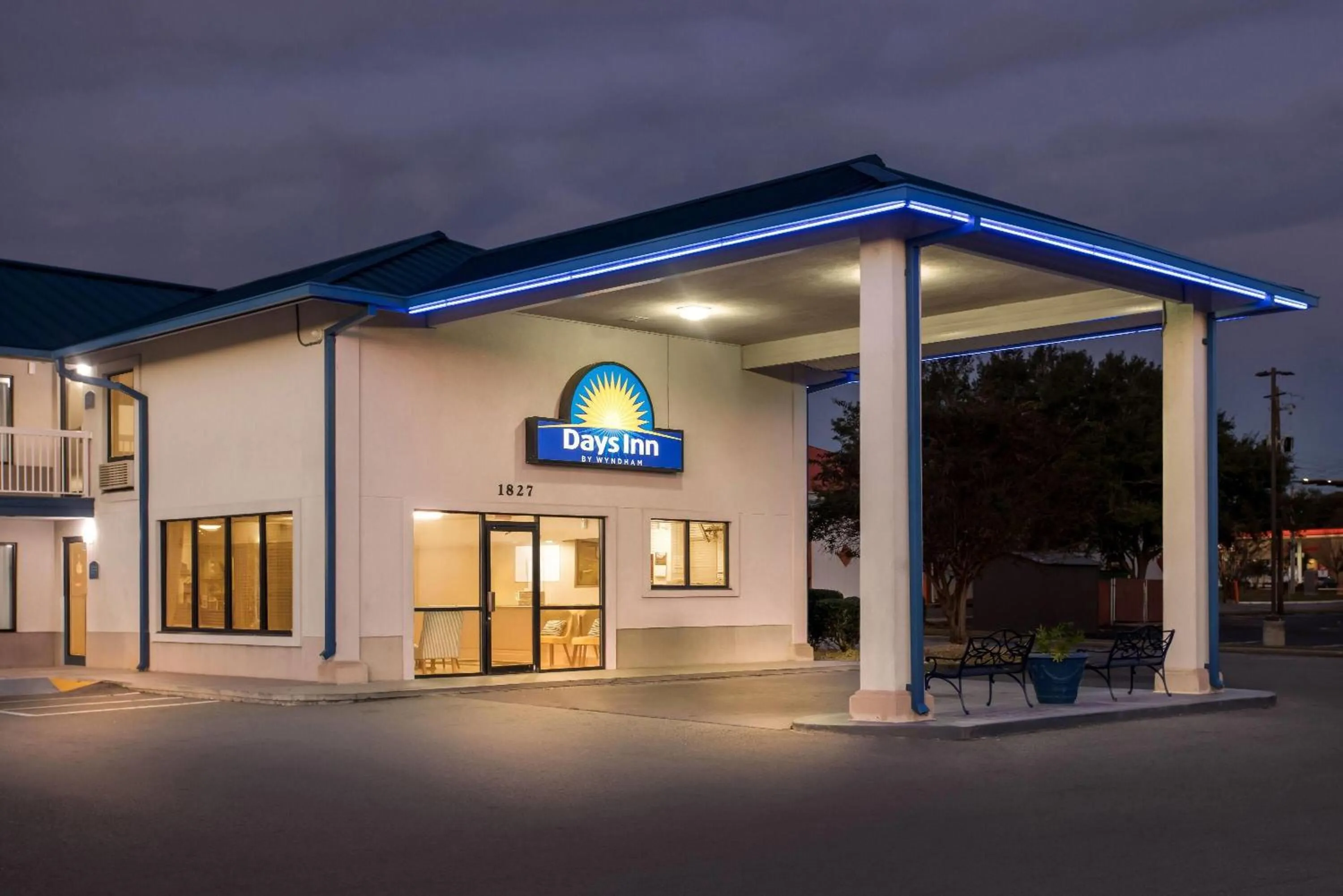 Property building in Days Inn by Wyndham Valdosta I-75