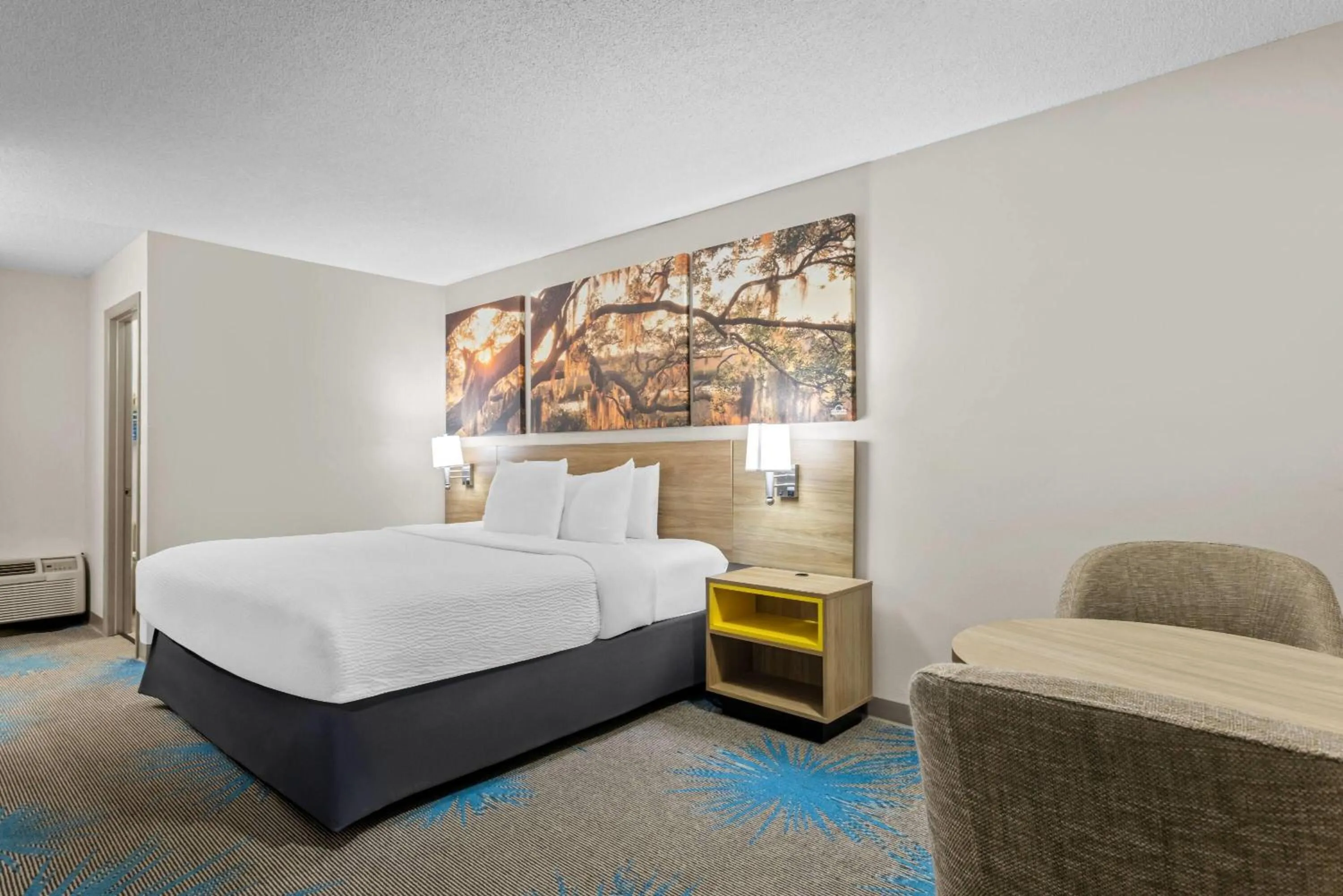 Bed in Days Inn by Wyndham Valdosta I-75