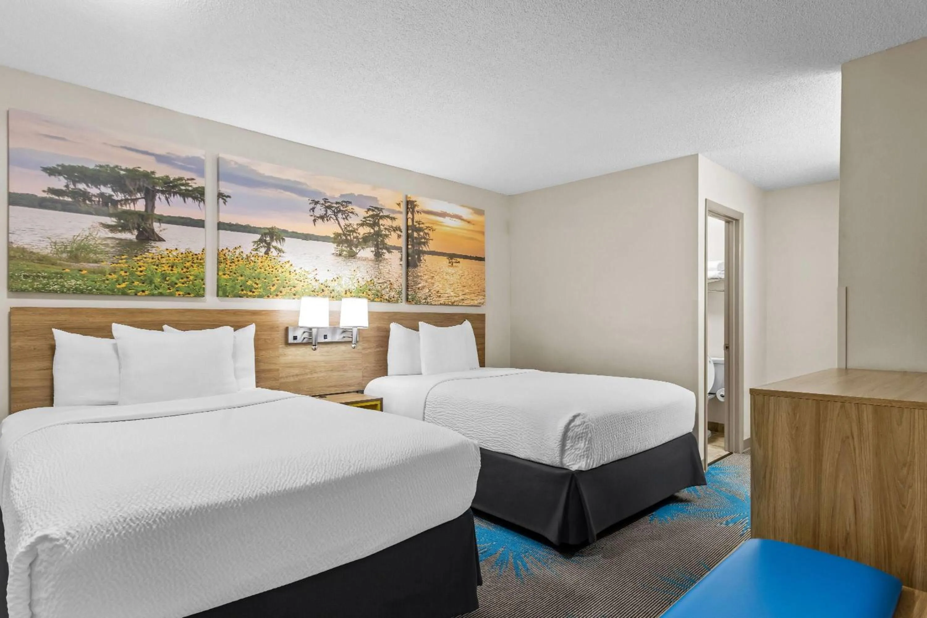 Photo of the whole room, Bed in Days Inn by Wyndham Valdosta I-75