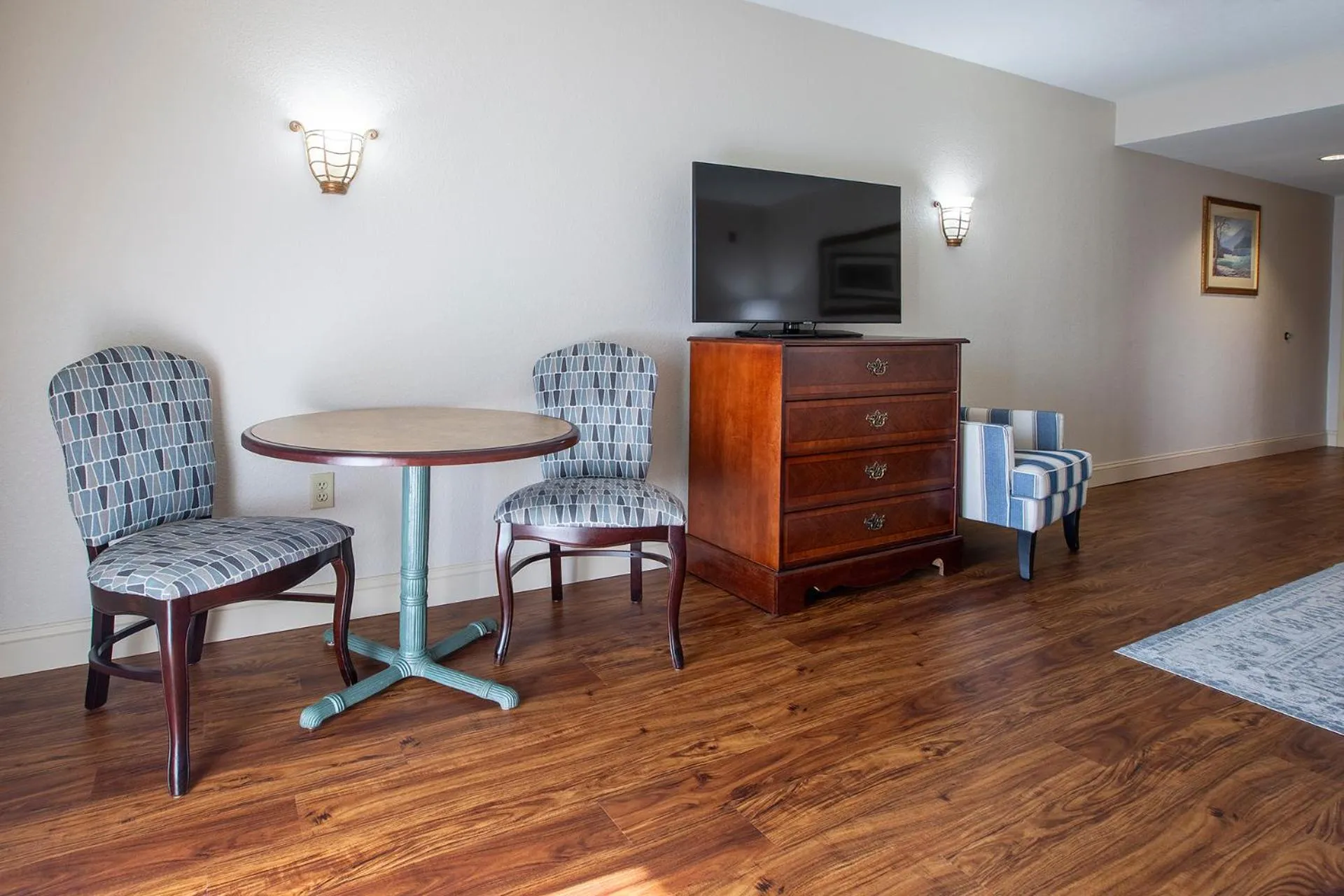 TV and multimedia in Music Road Resort Hotel and Inn