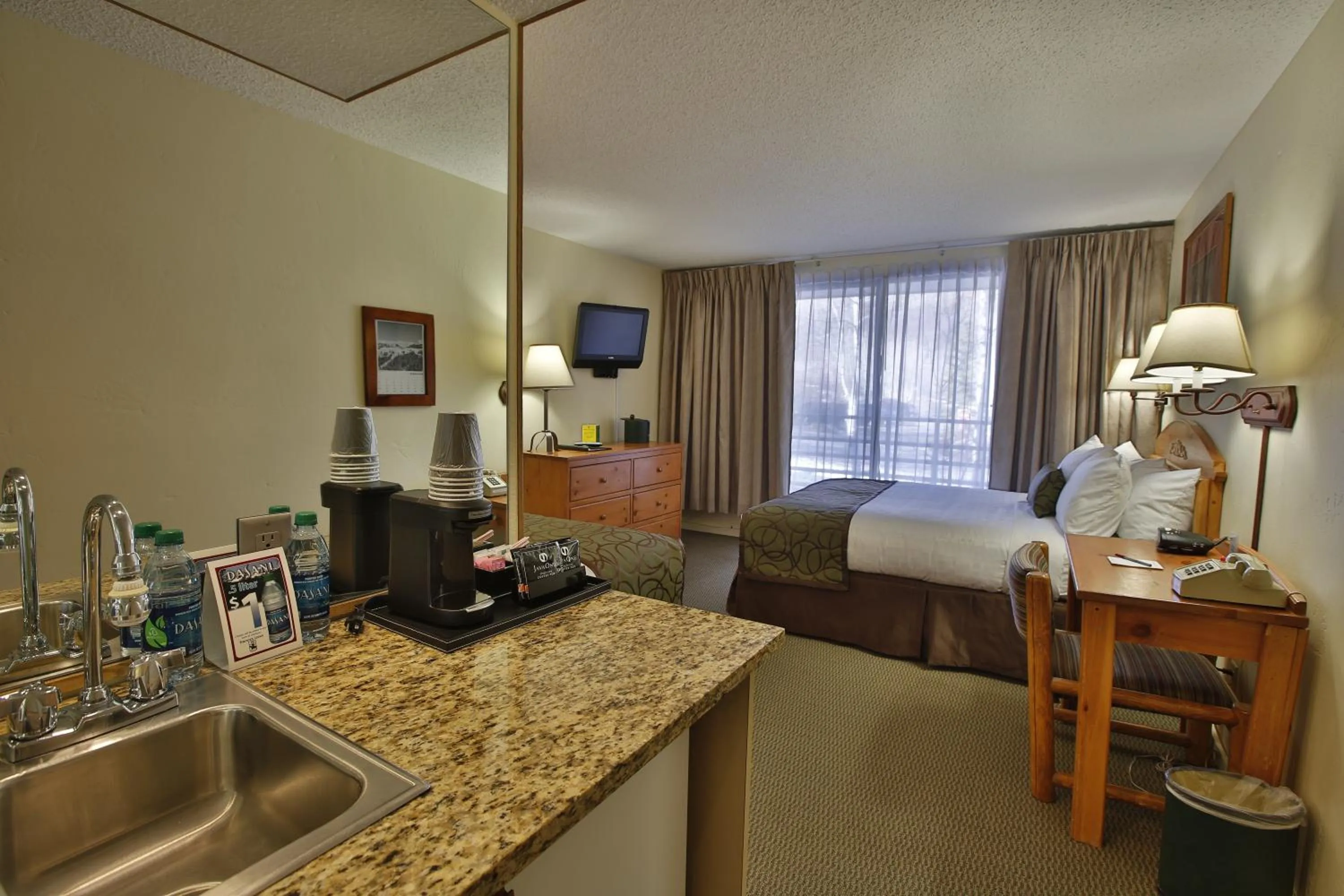 Photo of the whole room in Pokolodi Lodge