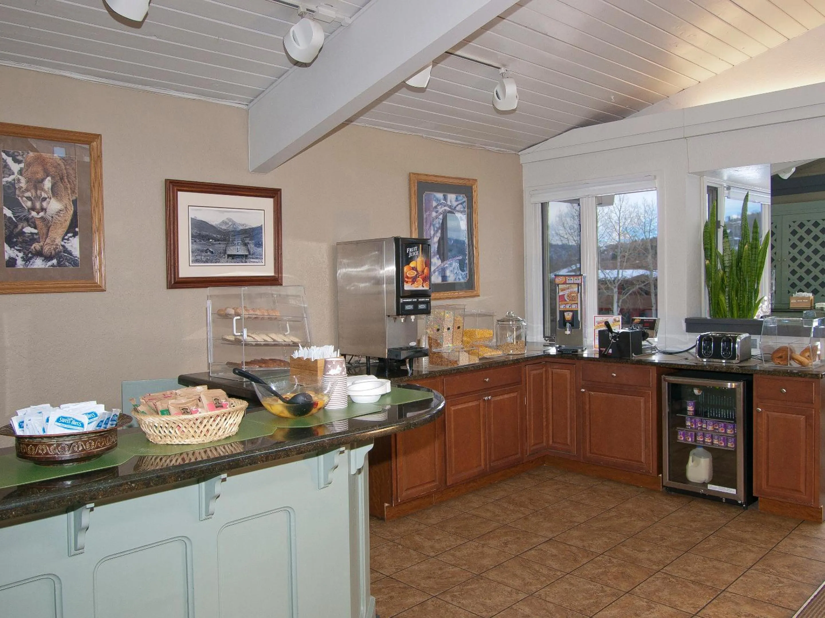 Continental breakfast in Pokolodi Lodge