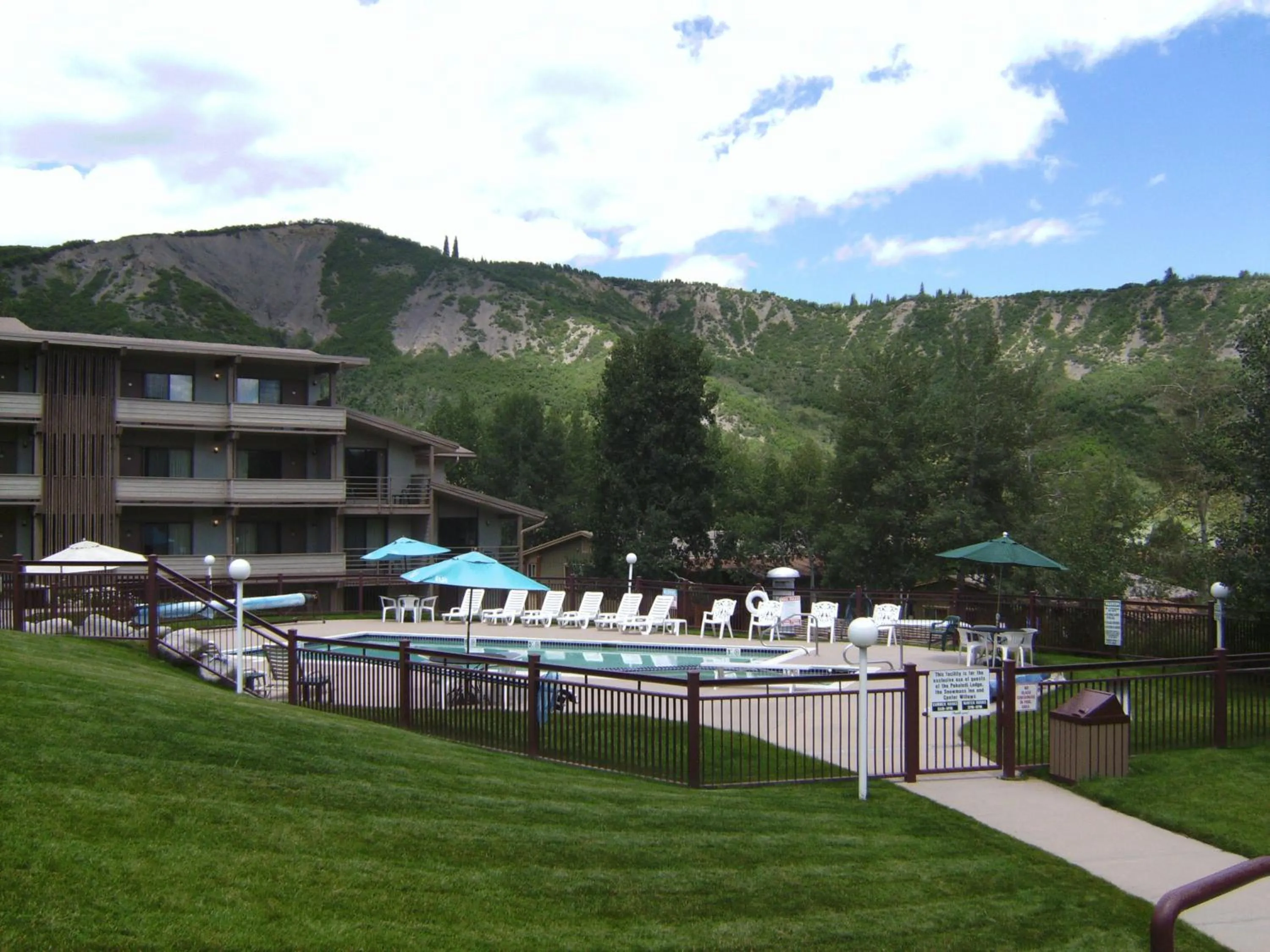 Swimming pool in Pokolodi Lodge